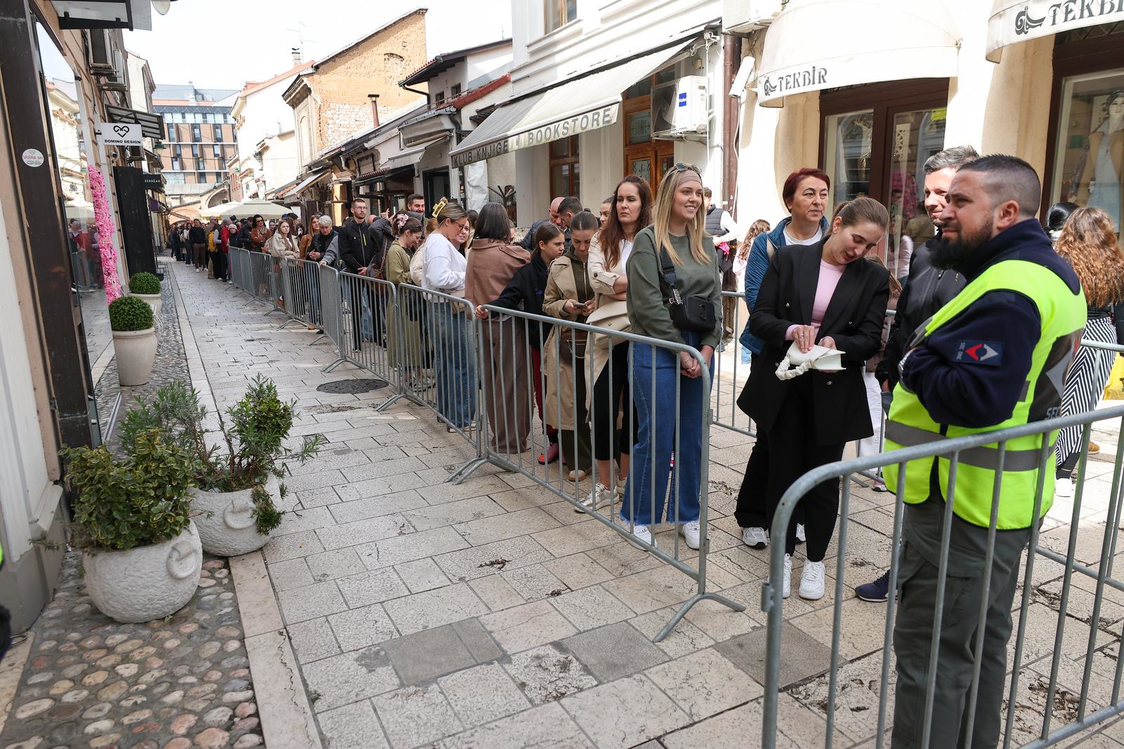 FOTO Fanovi Dine Merlina stvorili ogromnu gužvu u Sarajevu