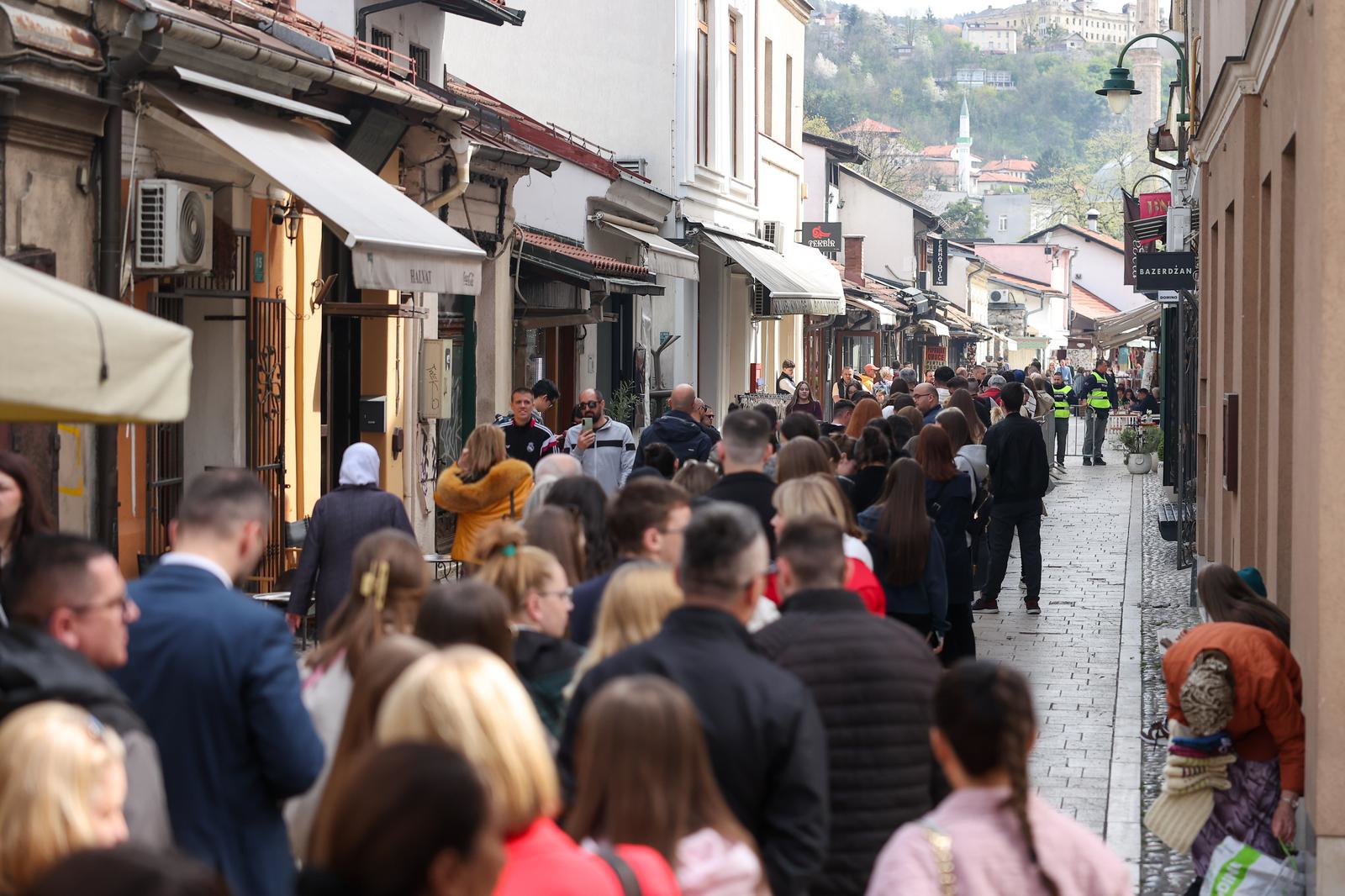 FOTO Fanovi Dine Merlina stvorili ogromnu gužvu u Sarajevu