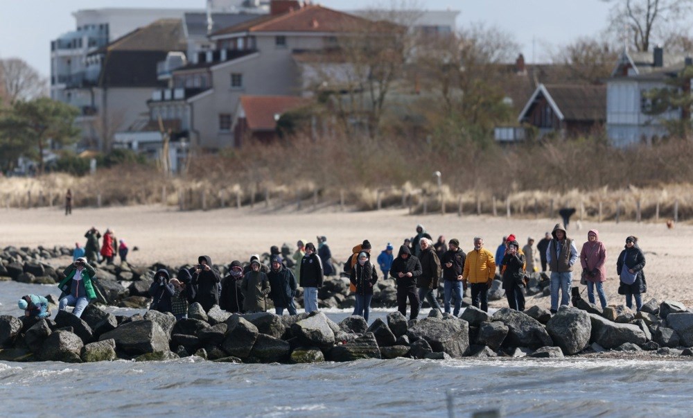 Grbavi kit nasukan u Baltiku ugiba u bolovima. "Ne možemo ga spasiti"