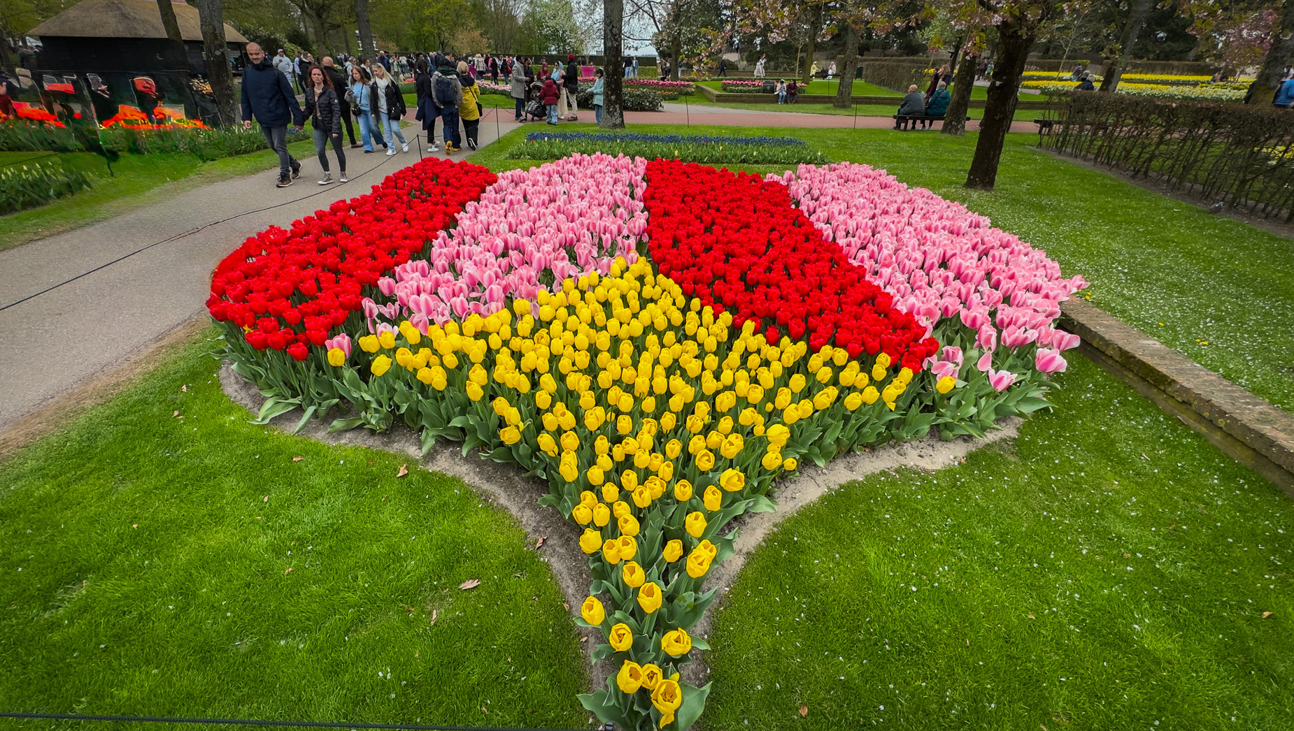 Tulipani su procvjetali u jednom od najvećih cvjetnih vrtova na svijetu