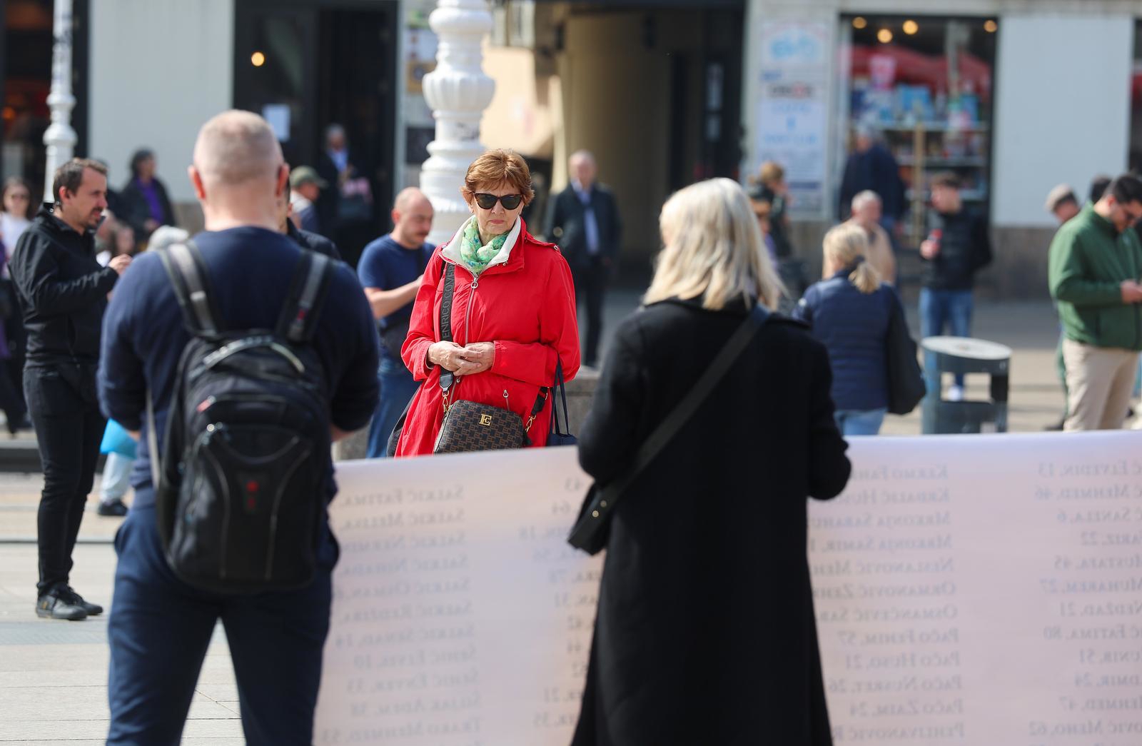 VIDEO Pola sata stajali pred banom Jelačićem: "Tražimo Trg ahmićkih žrtava u Zagrebu"