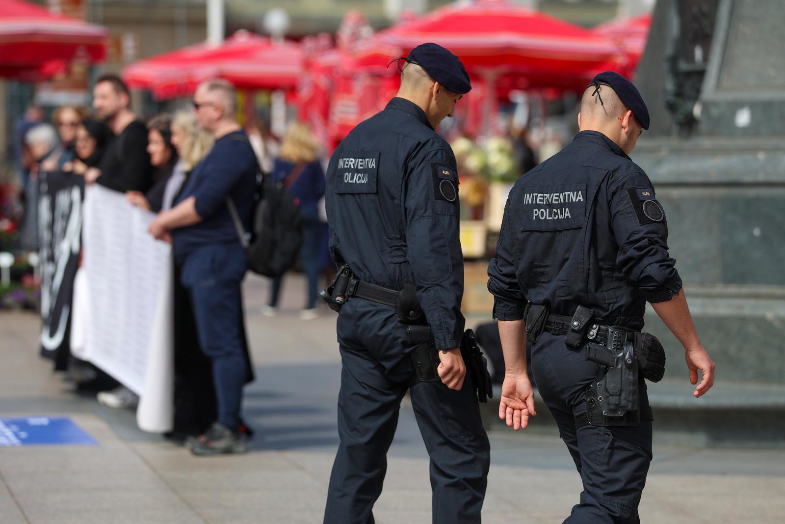 VIDEO Pola sata stajali pred banom Jelačićem: "Tražimo Trg ahmićkih žrtava u Zagrebu"