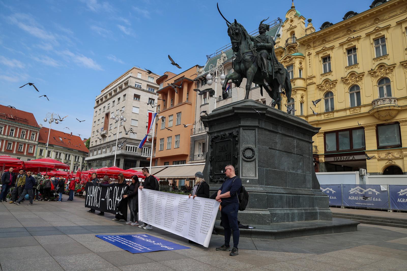 VIDEO Pola sata stajali pred banom Jelačićem: "Tražimo Trg ahmićkih žrtava u Zagrebu"