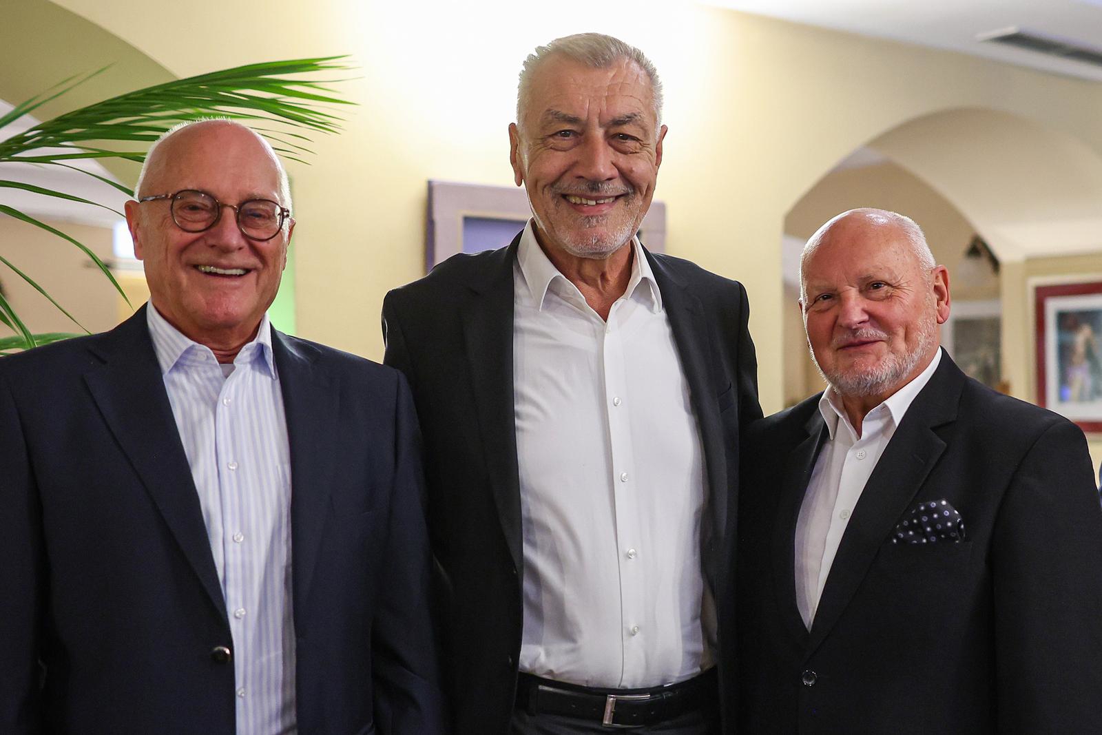 Bio je Tuđmanova marioneta u vrijeme privatizacijske pljačke. Sad nadgleda sport