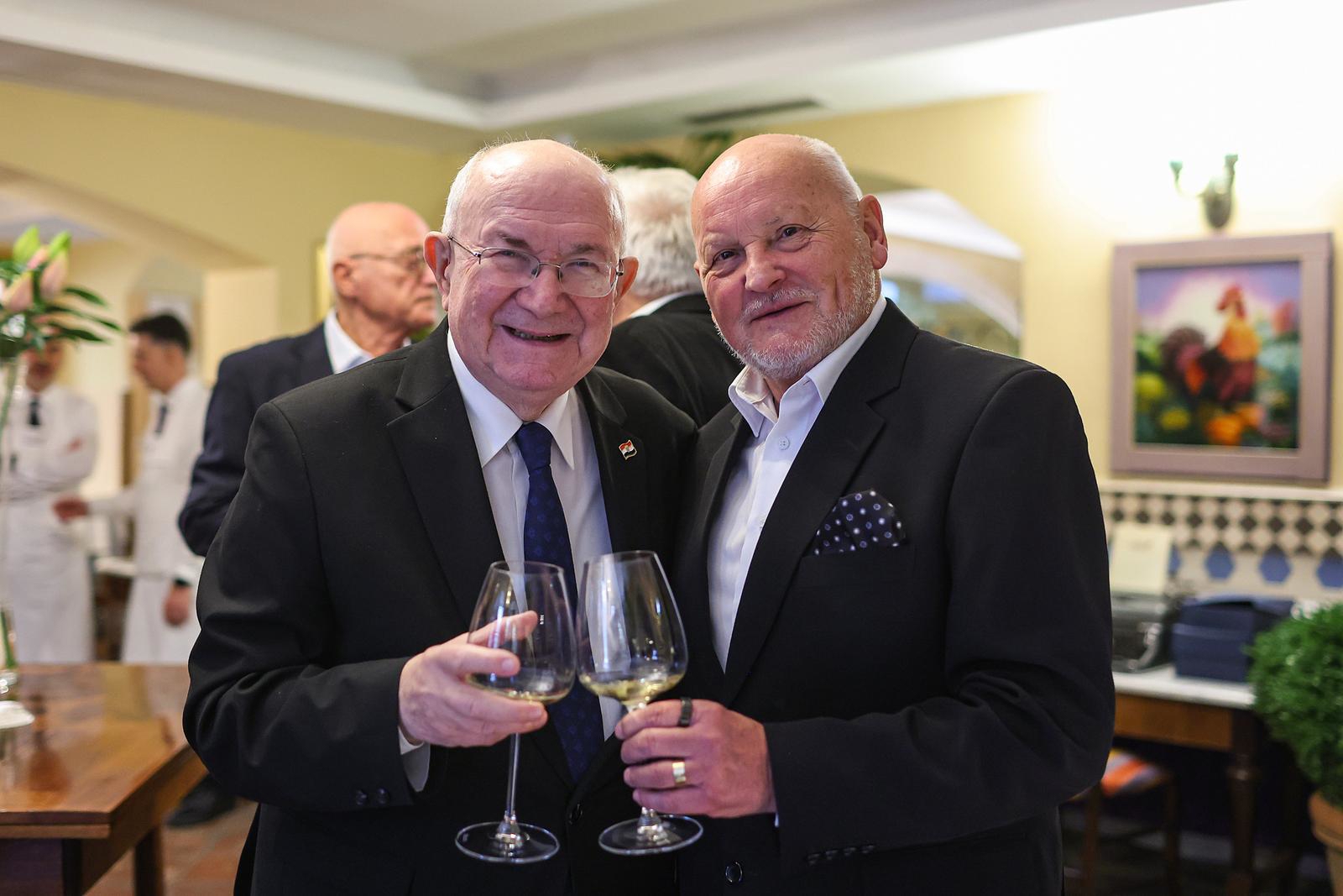 Bio je Tuđmanova marioneta u vrijeme privatizacijske pljačke. Sad nadgleda sport