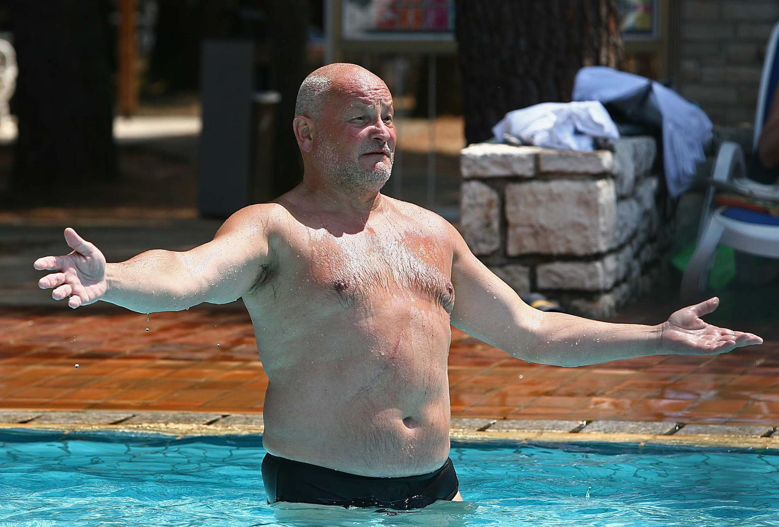 Bio je Tuđmanova marioneta u vrijeme privatizacijske pljačke. Sad nadgleda sport