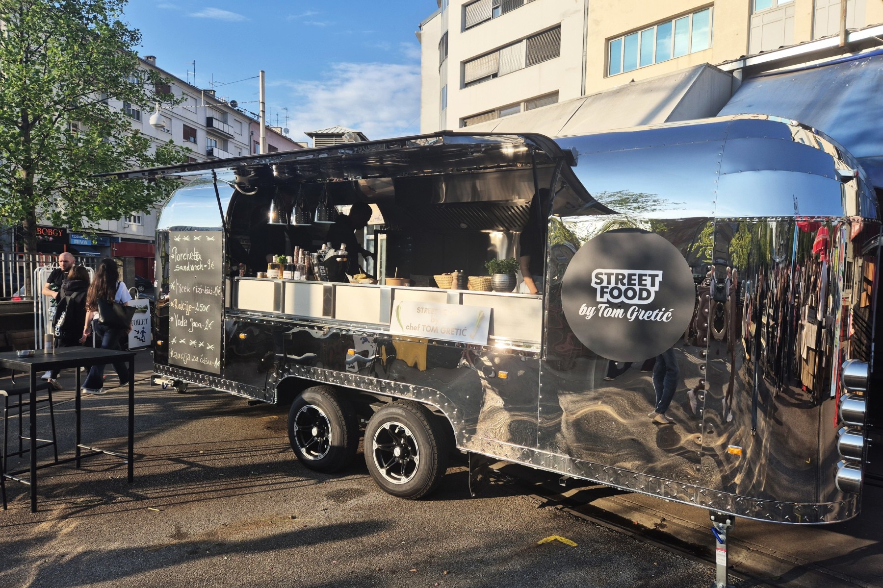 Zagrepčani petkom nakon posla jedu na Kvatriću. Provjerili smo što se nudi (i cijene)