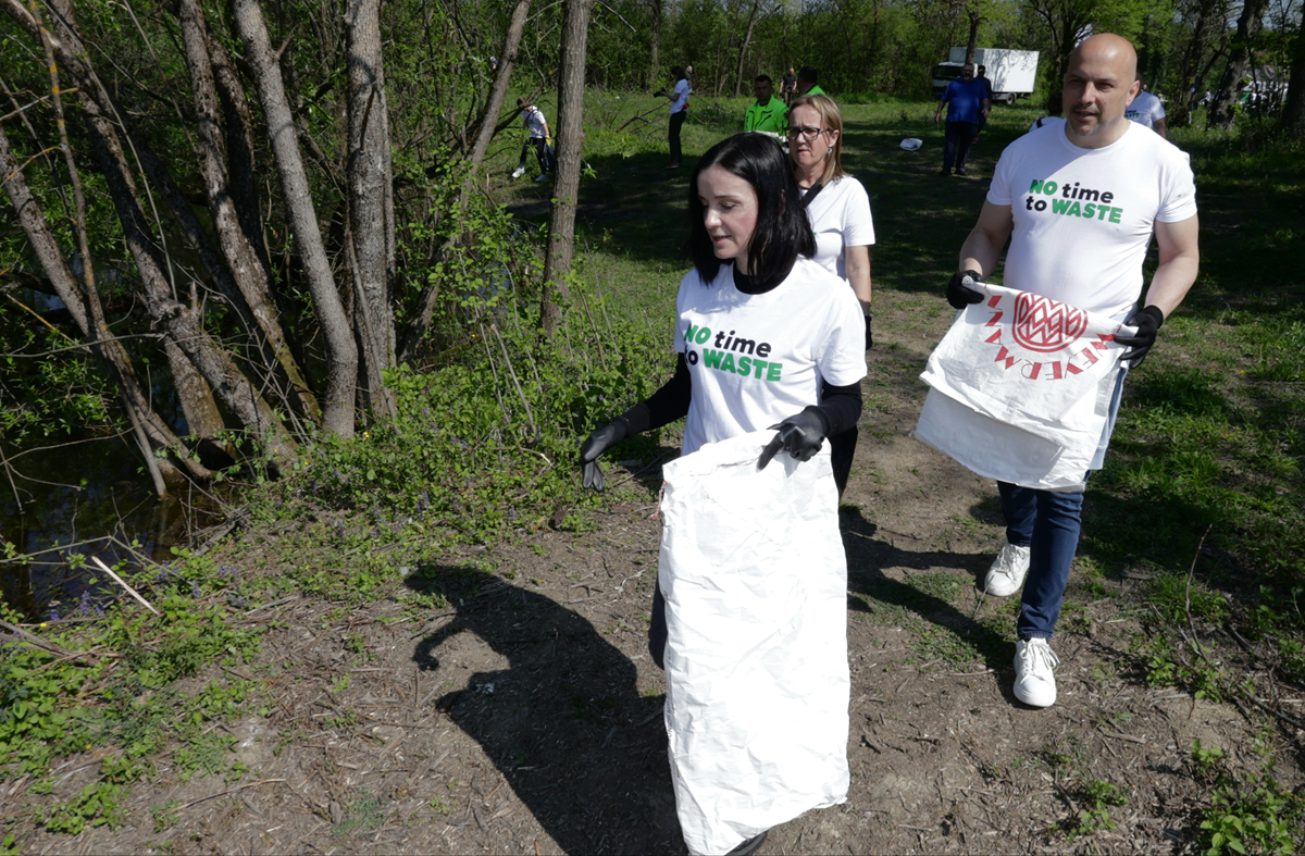 FOTO Tomašević, Grlić Radman i Vučković čistili smeće u Dubravi