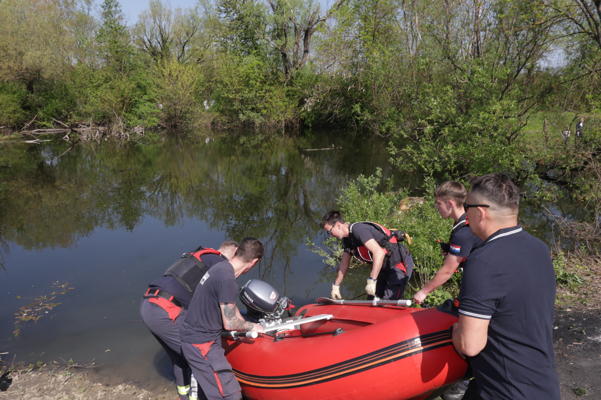 FOTO Tomašević, Grlić Radman i Vučković čistili smeće u Dubravi