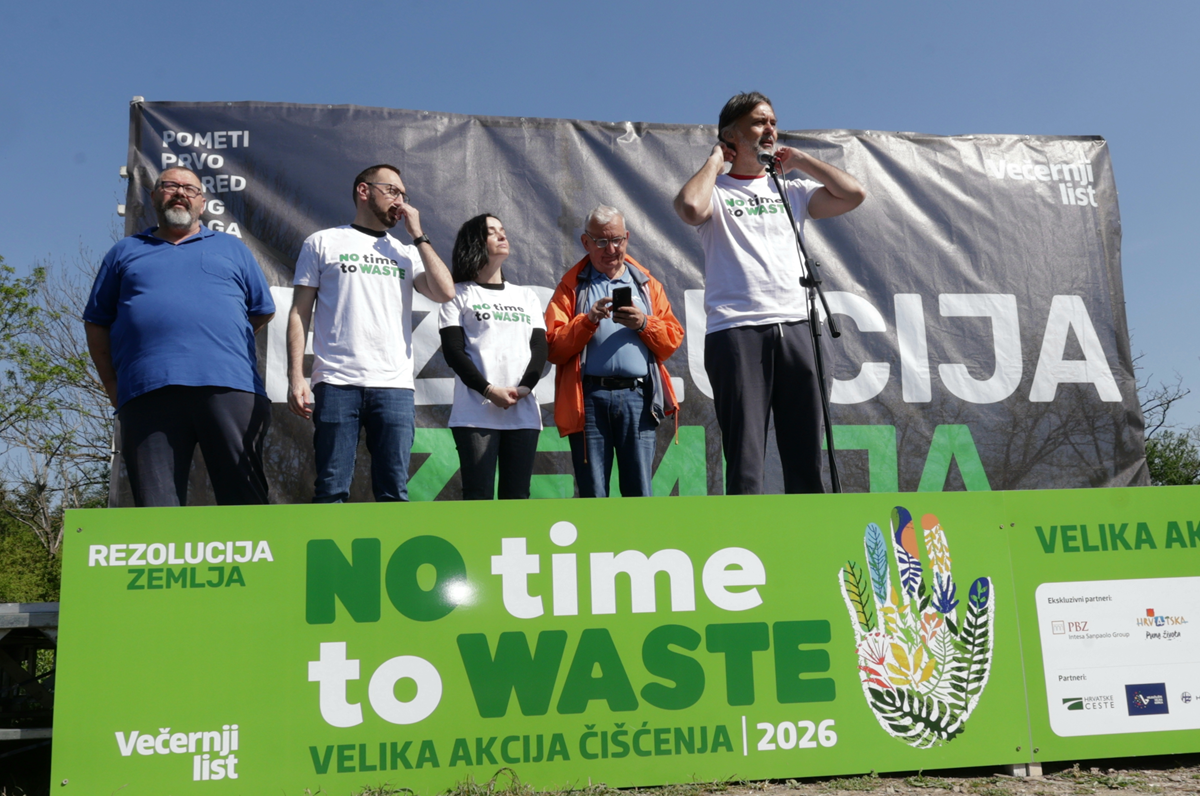 FOTO Tomašević, Grlić Radman i Vučković čistili smeće u Dubravi