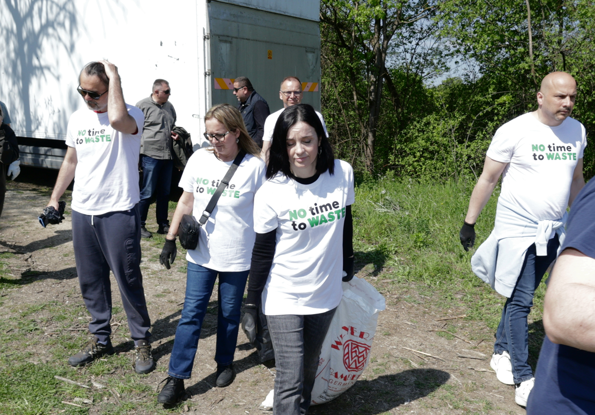 FOTO Tomašević, Grlić Radman i Vučković čistili smeće u Dubravi
