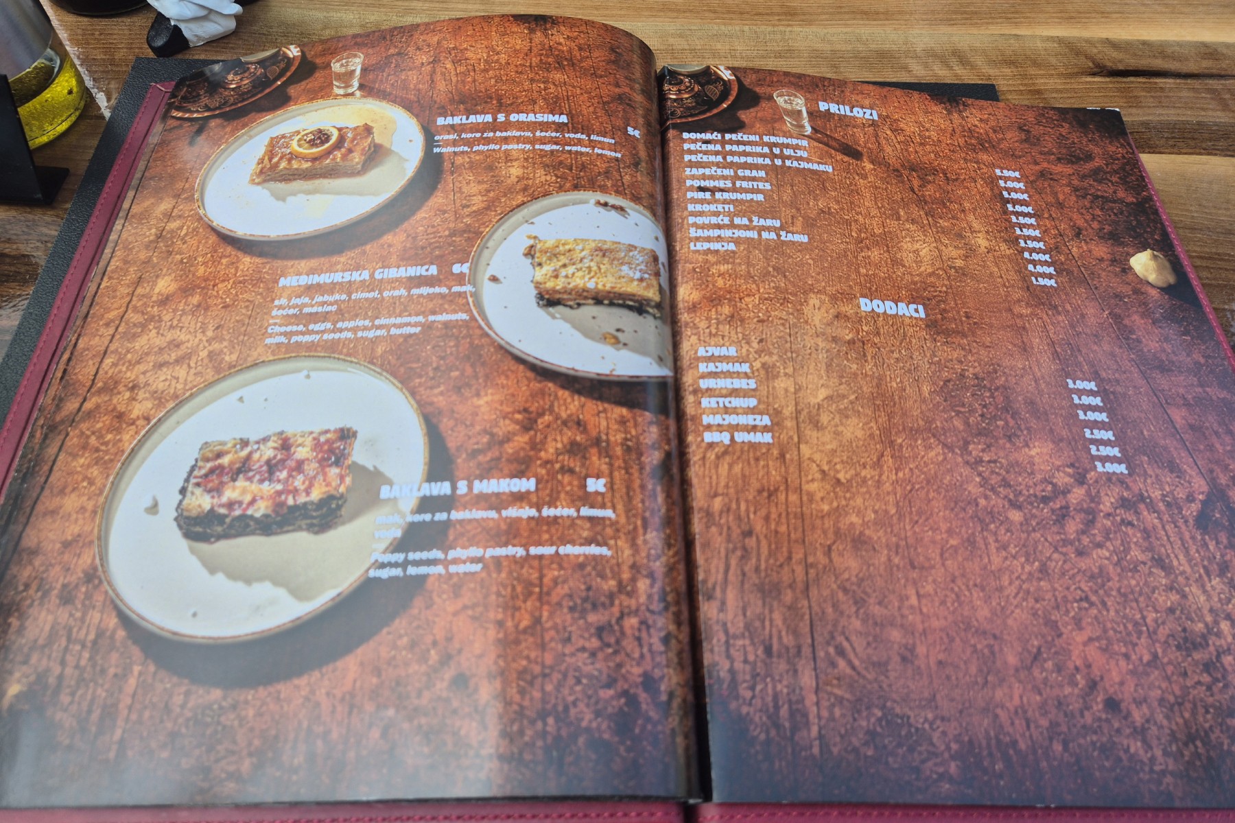 Na najljepšoj lokaciji u Tkalči radi - Taste of Balkan. Bili smo