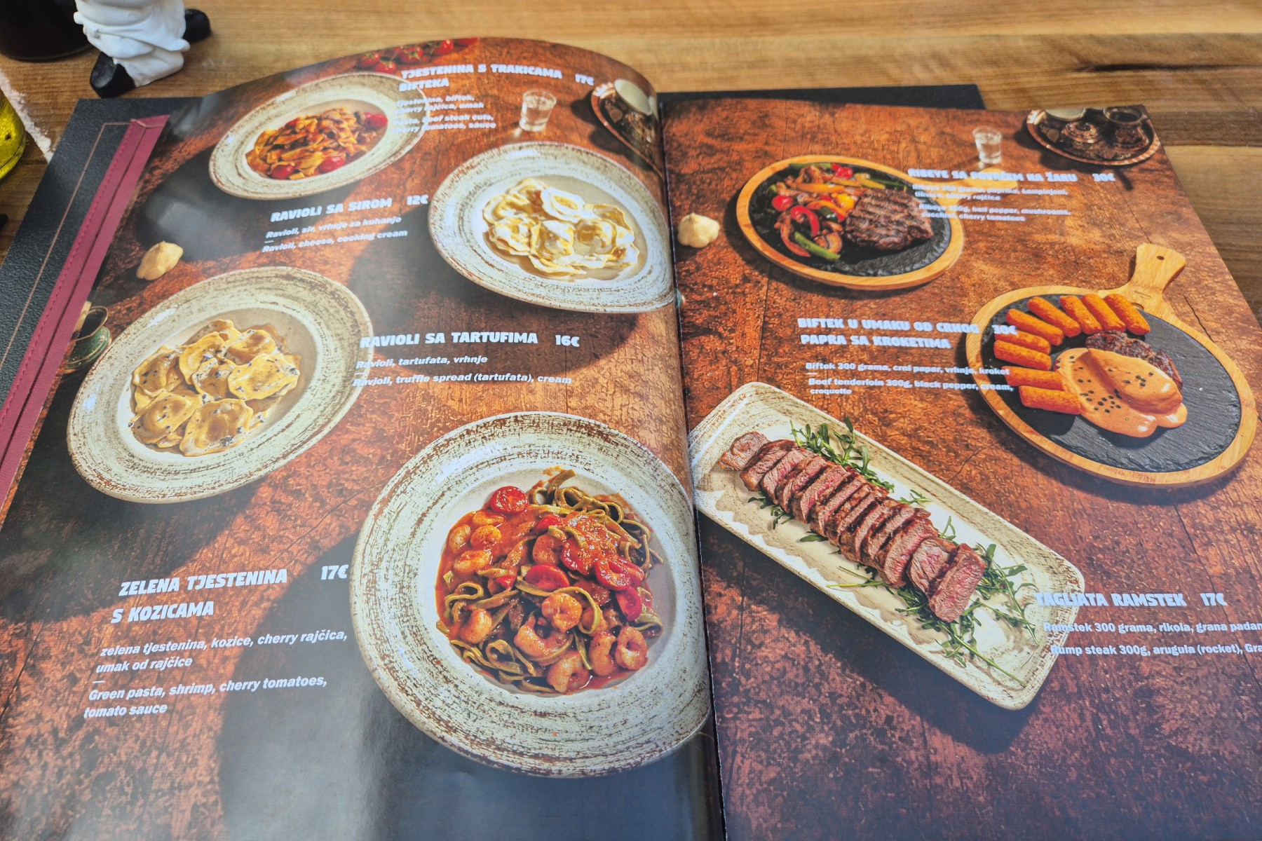 Na najljepšoj lokaciji u Tkalči radi - Taste of Balkan. Bili smo