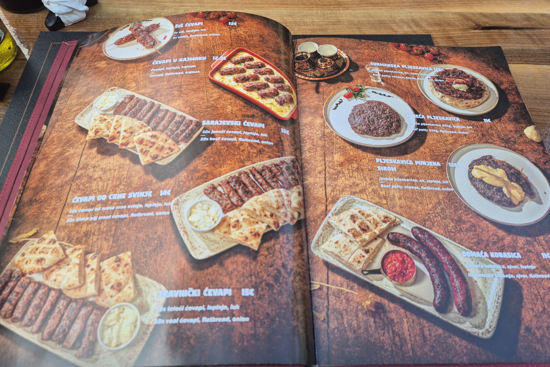 Na najljepšoj lokaciji u Tkalči radi - Taste of Balkan. Bili smo