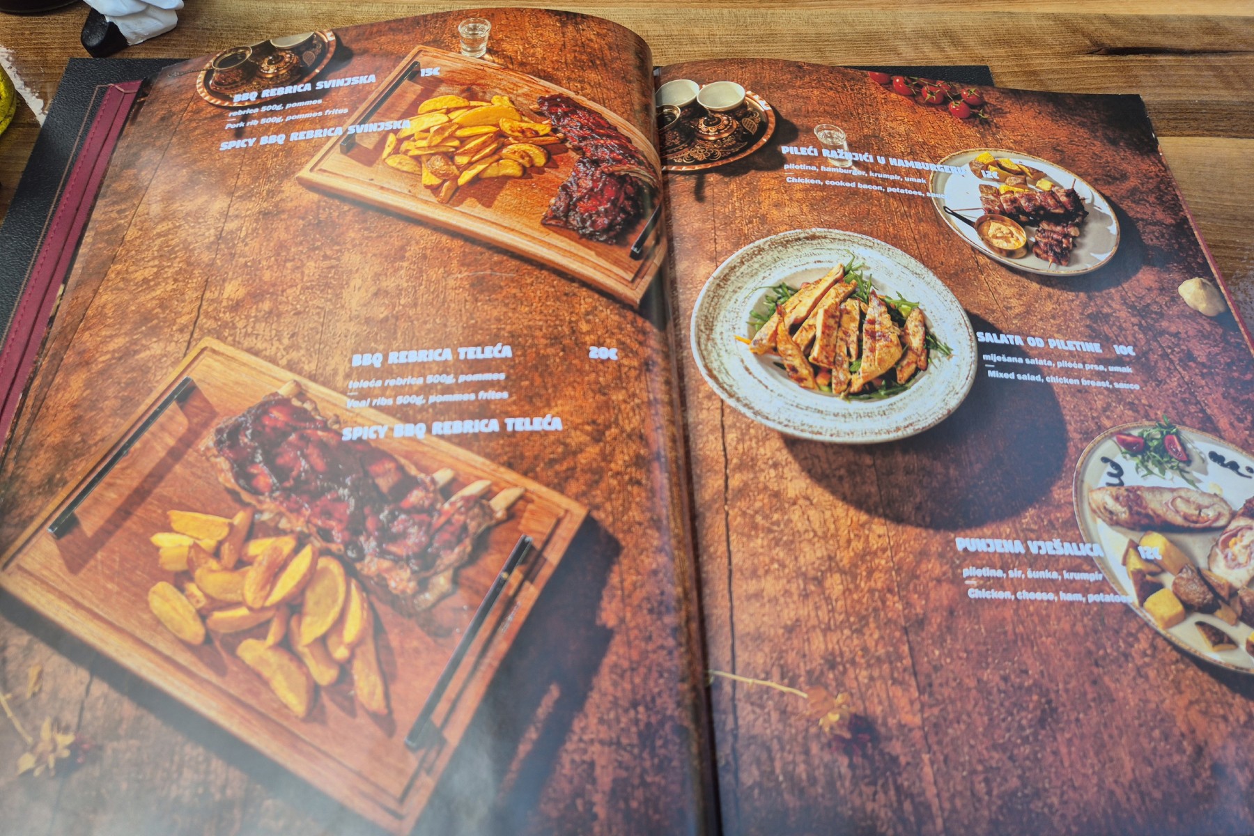 Na najljepšoj lokaciji u Tkalči radi - Taste of Balkan. Bili smo