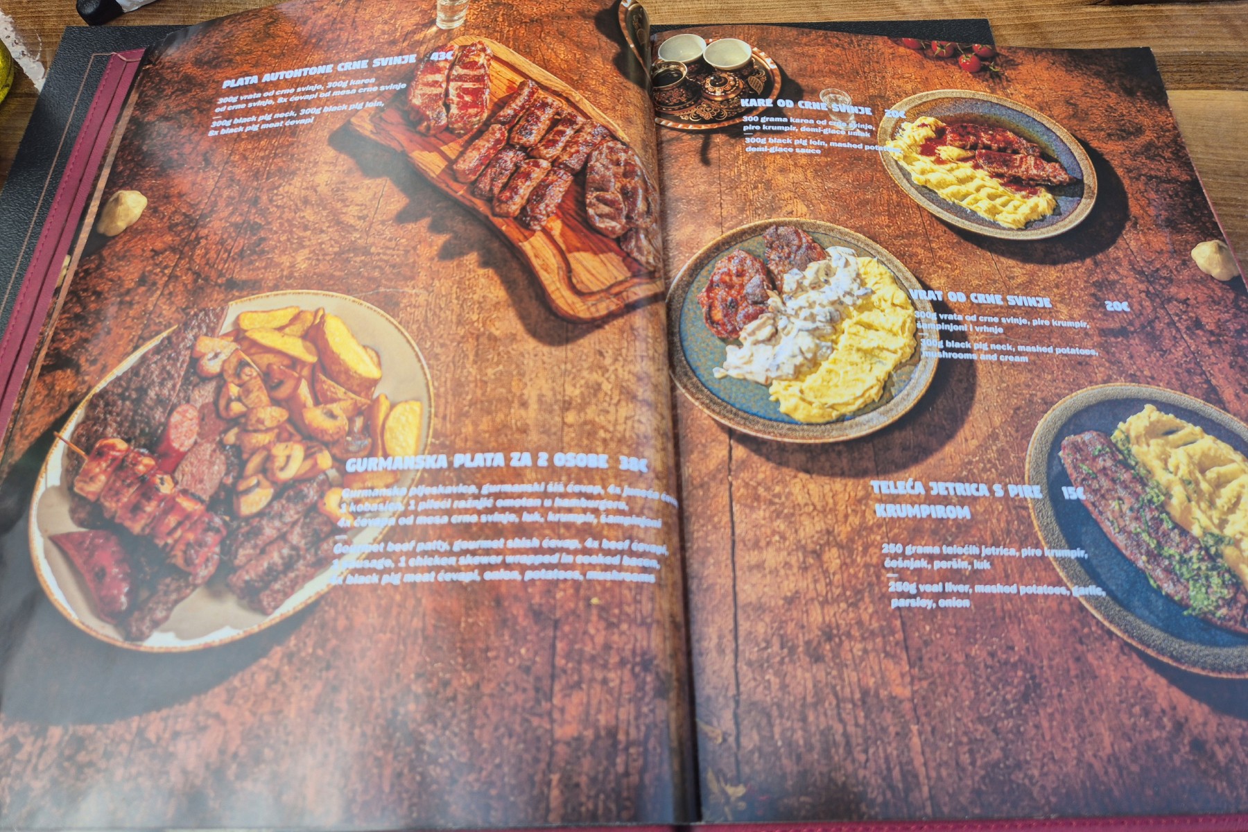 Na najljepšoj lokaciji u Tkalči radi - Taste of Balkan. Bili smo