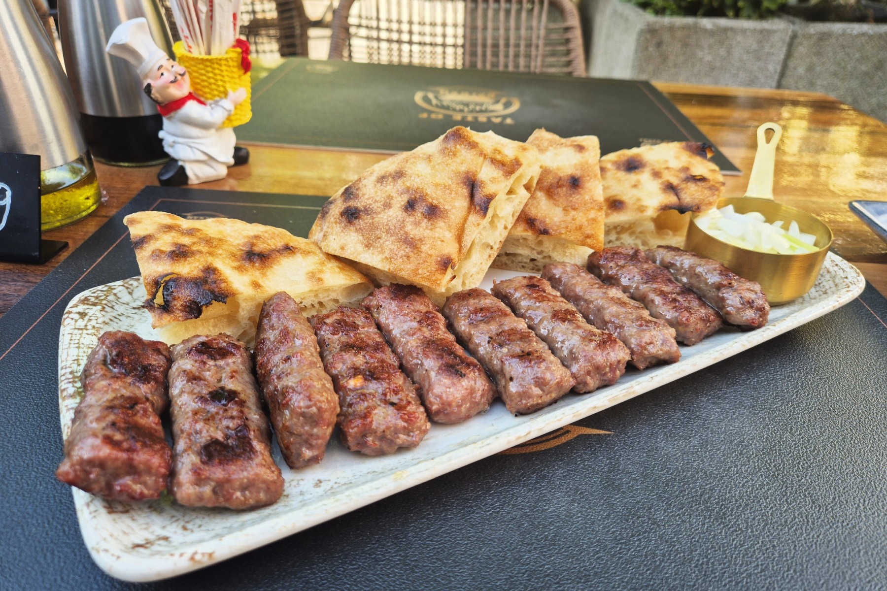 Na najljepšoj lokaciji u Tkalči radi - Taste of Balkan. Bili smo