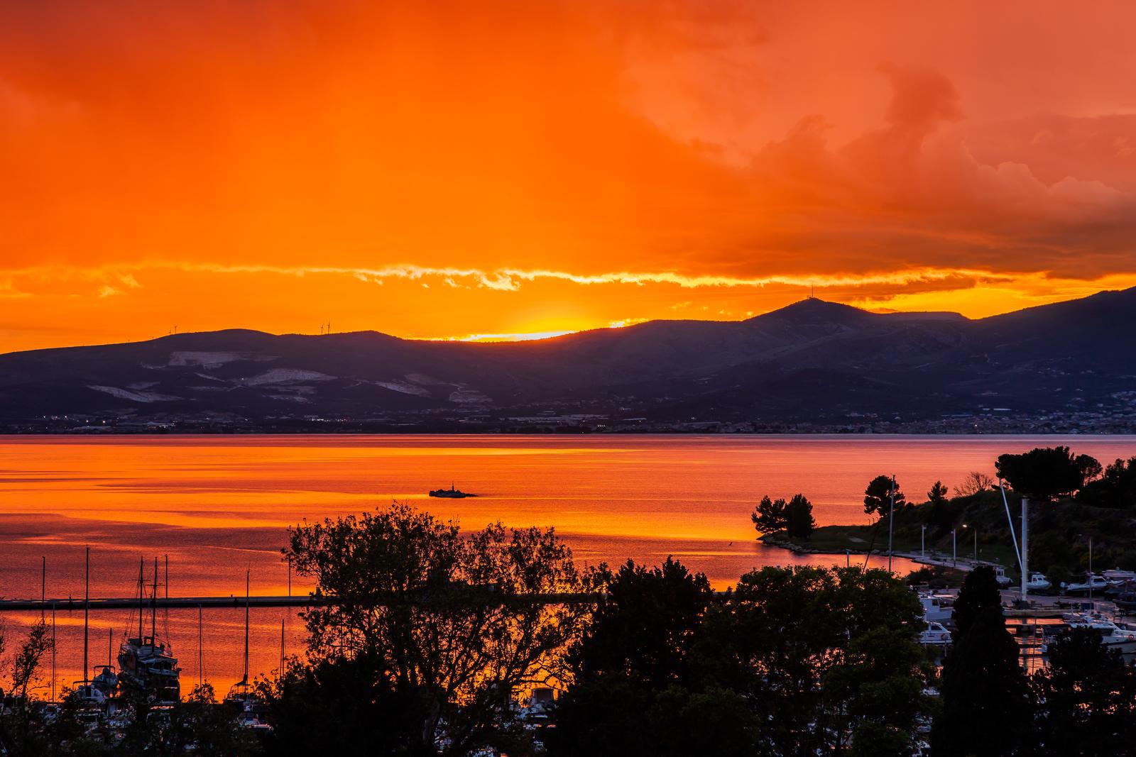 FOTO Pogledajte nevjerojatan zalazak sunca snimljen s vrha Poljuda