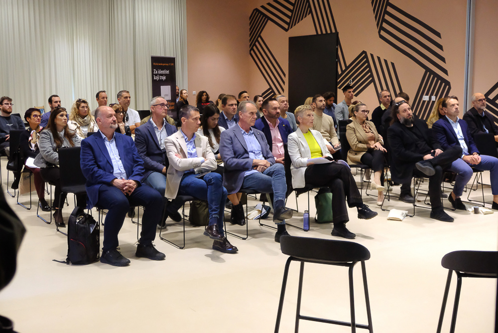 AI odgovara građanima kad komunalci ne rade: Hrvatska tvrtka razvila 0-24h rješenje