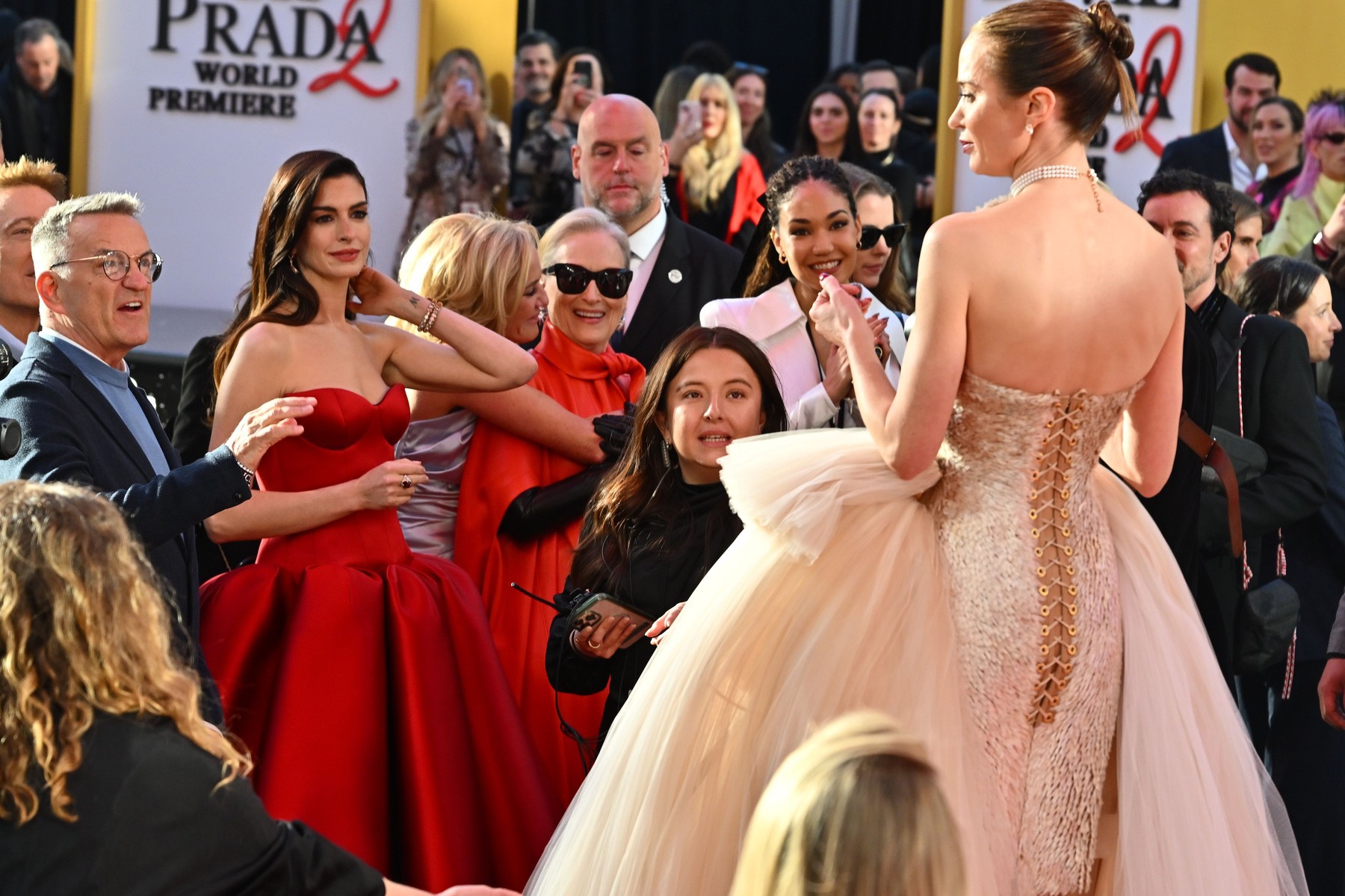 Meryl Streep jednim pogledom rekla što misli o haljini Emily Blunt, video je viralan