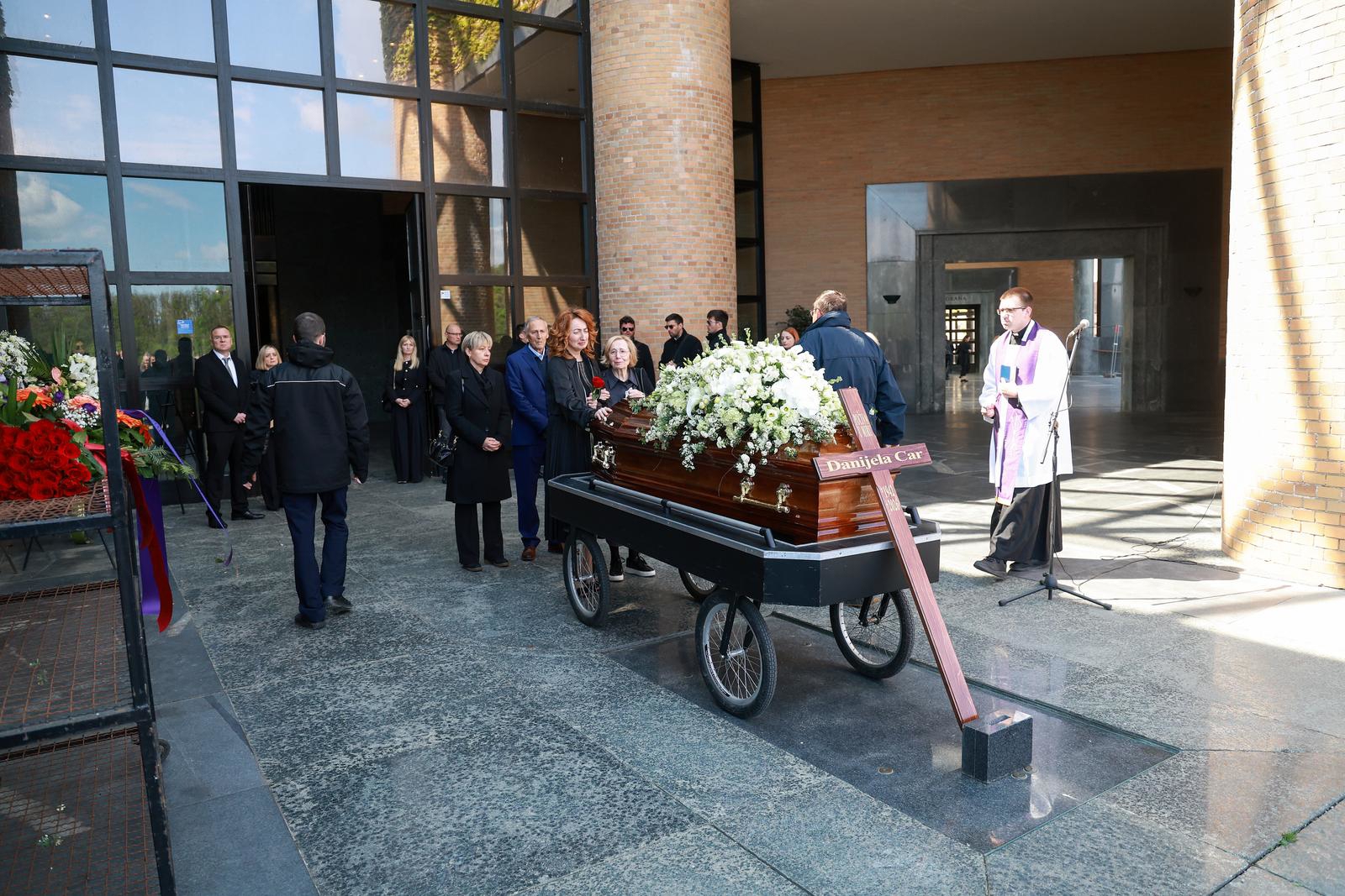 Na zagrebačkom Krematoriju obitelj i prijatelji oprostili su se od Danijele Car