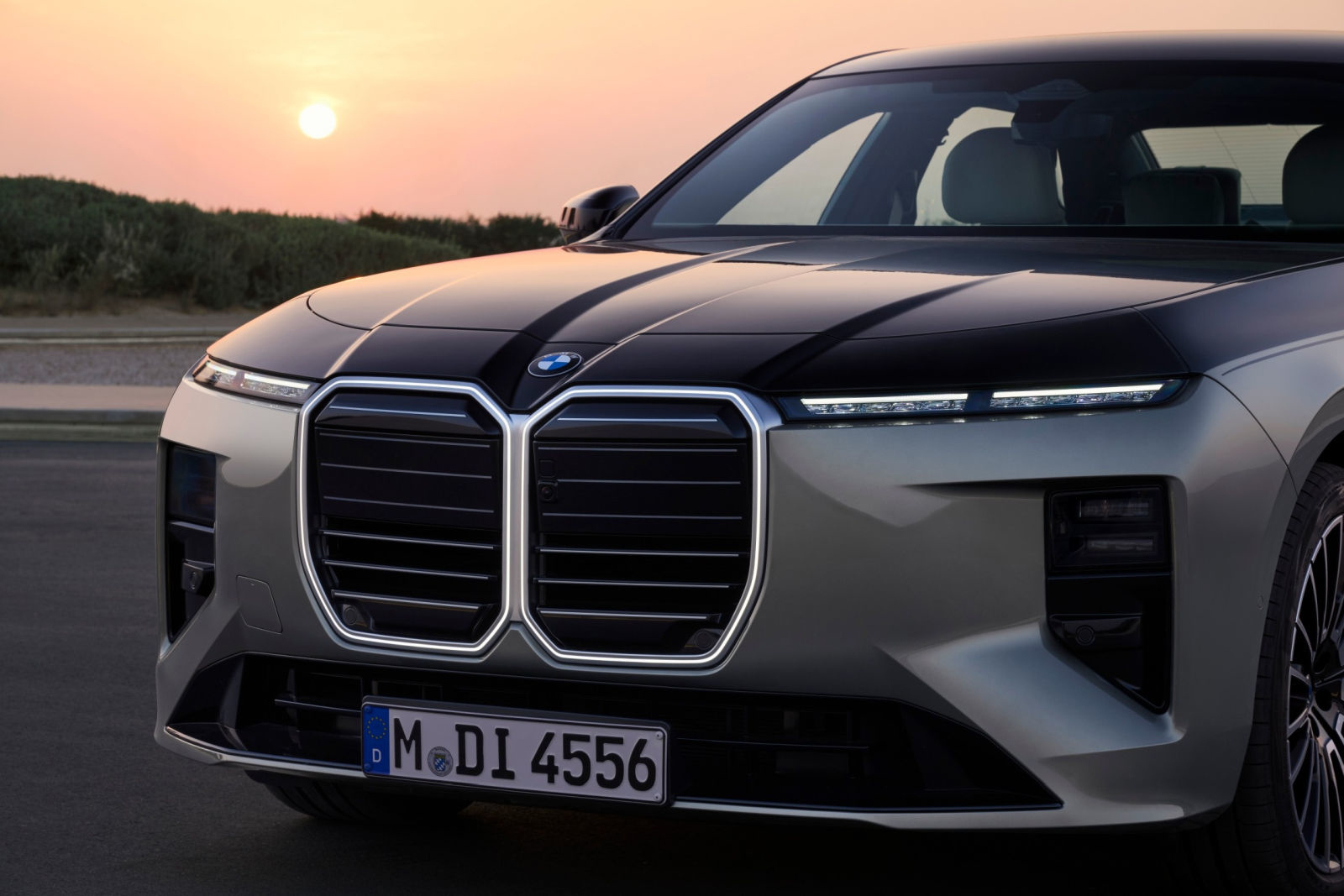 Predstavljen je osvježeni BMW Serije 7: Redizajn donosi tehnologiju Neue Klasse