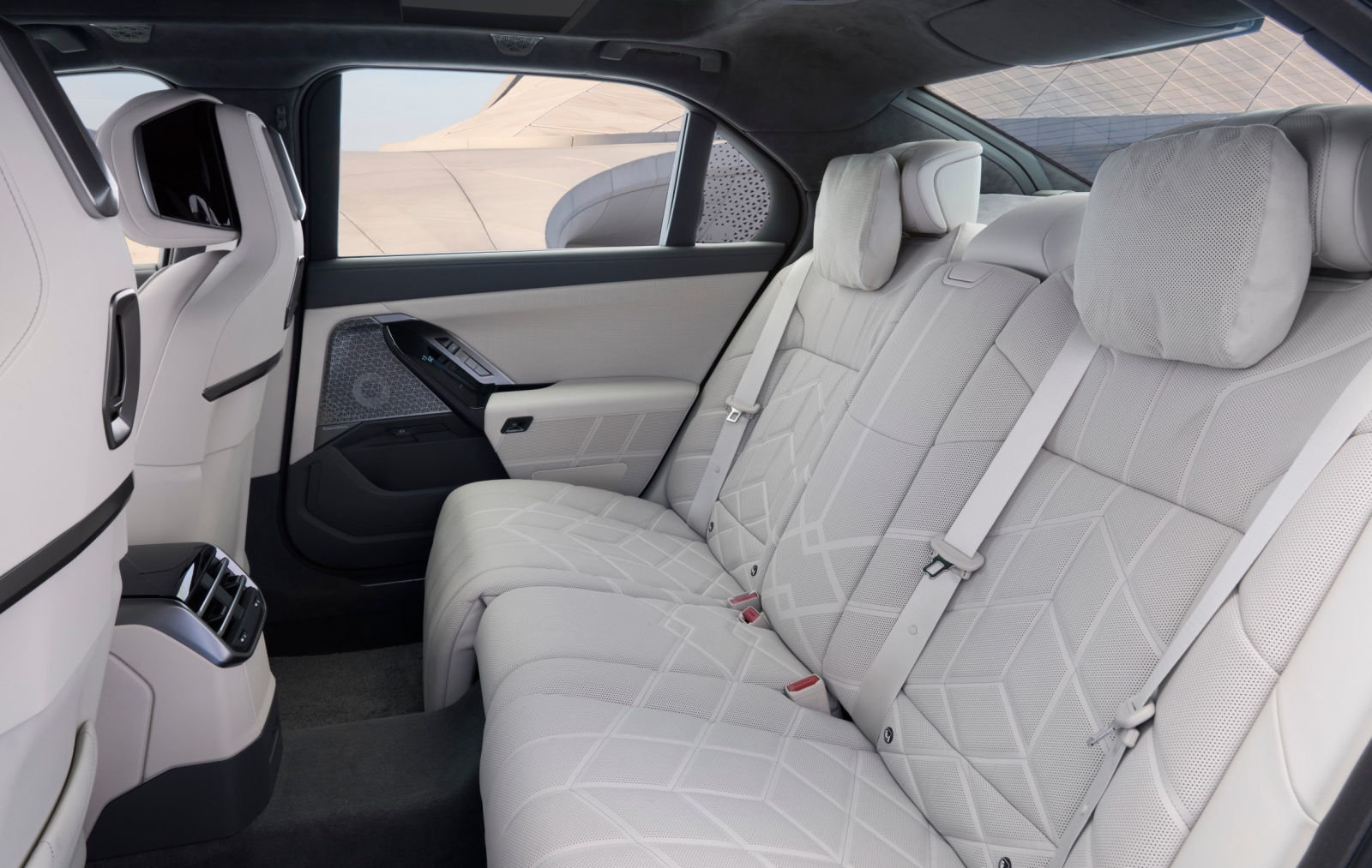 Predstavljen je osvježeni BMW Serije 7: Redizajn donosi tehnologiju Neue Klasse