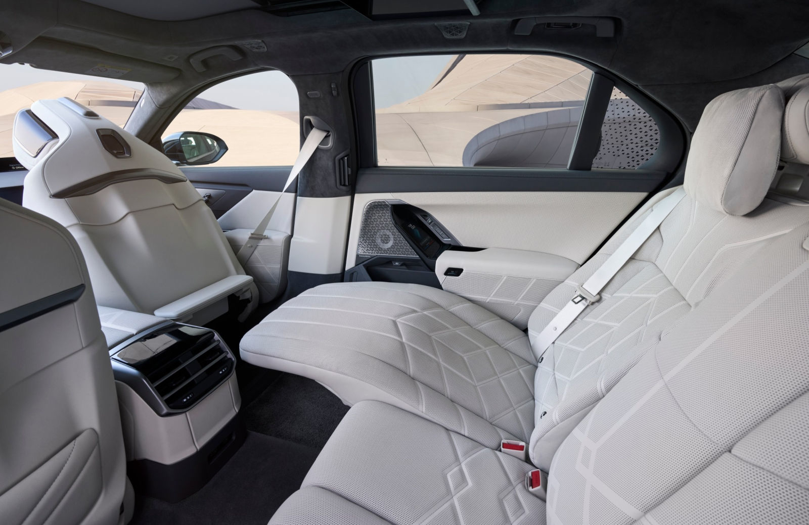 Predstavljen je osvježeni BMW Serije 7: Redizajn donosi tehnologiju Neue Klasse