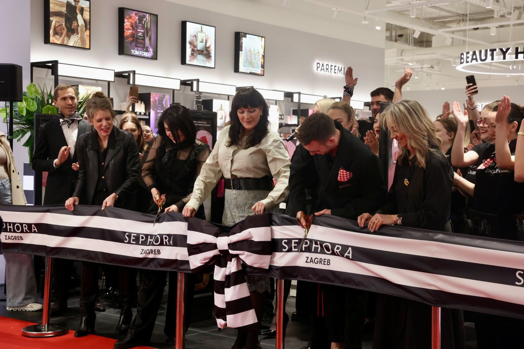 VELIKA GALERIJA Čekanje satima, bureci, zadaće... Kako je Hrvatska dočekala Sephoru