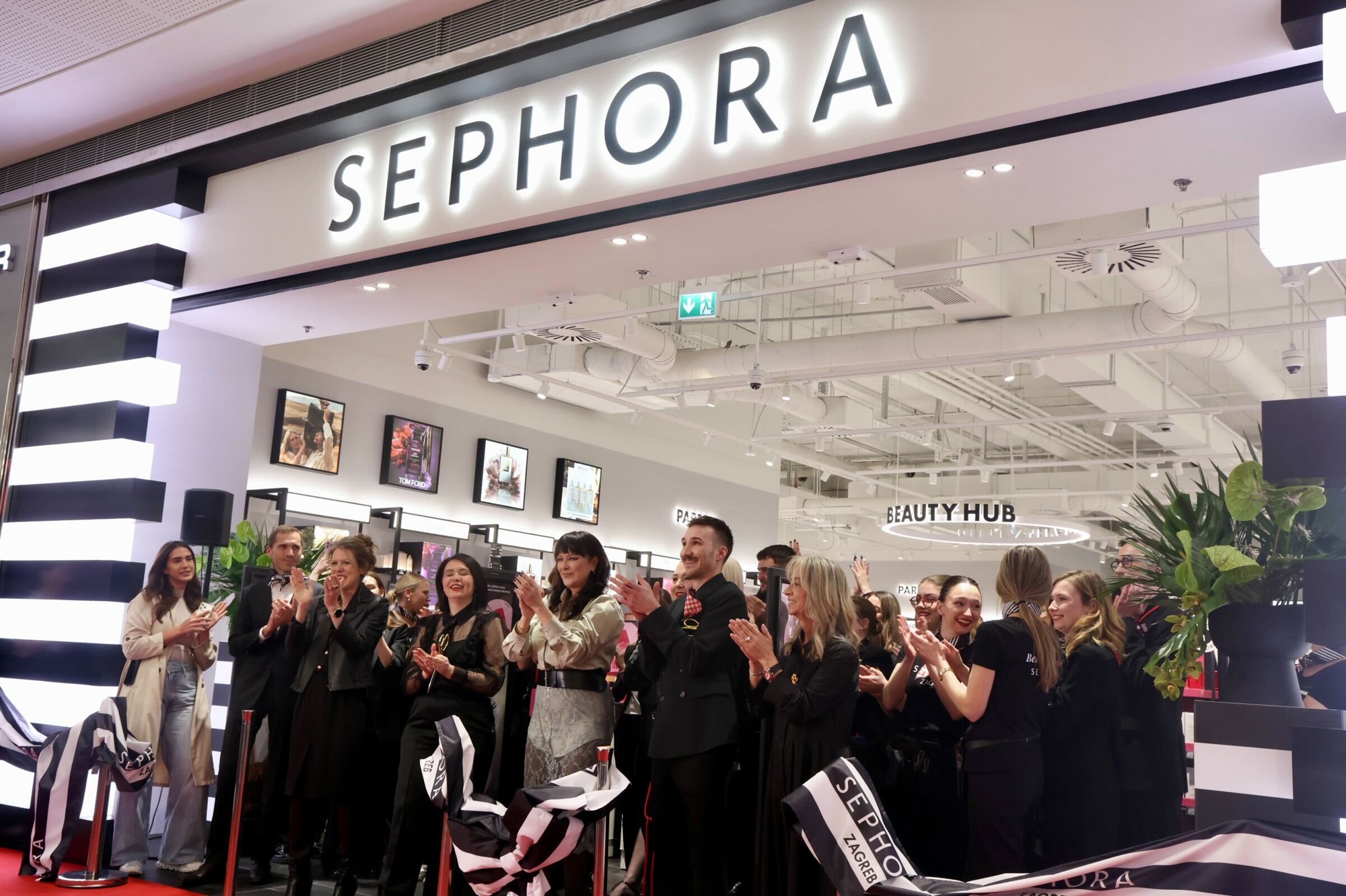 VELIKA GALERIJA Čekanje satima, bureci, zadaće... Kako je Hrvatska dočekala Sephoru