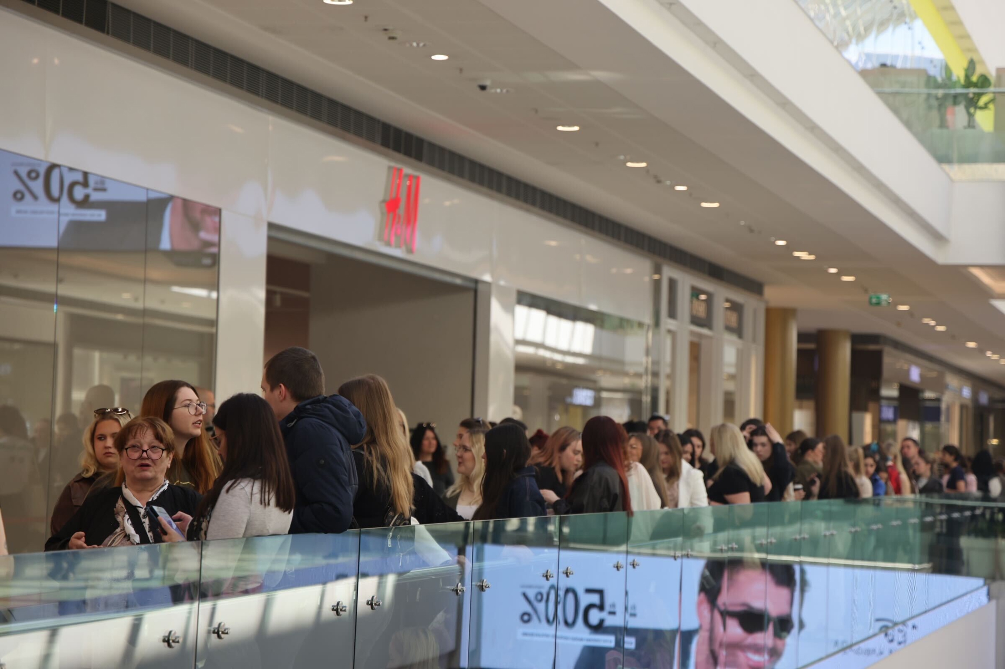 VELIKA GALERIJA Čekanje satima, bureci, zadaće... Kako je Hrvatska dočekala Sephoru