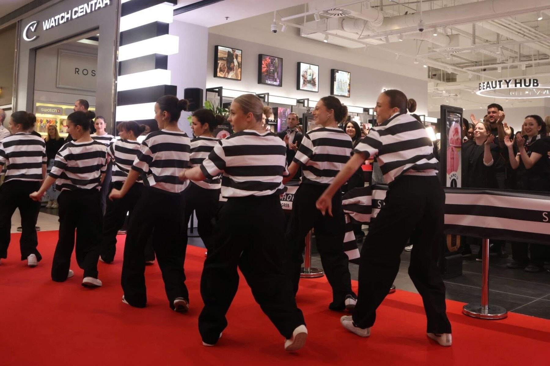 VELIKA GALERIJA Čekanje satima, bureci, zadaće... Kako je Hrvatska dočekala Sephoru