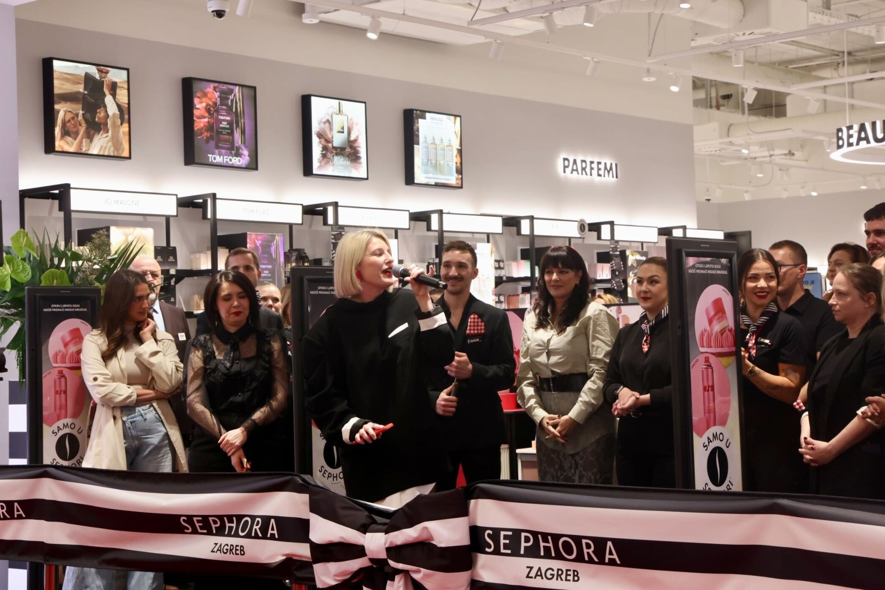 VELIKA GALERIJA Čekanje satima, bureci, zadaće... Kako je Hrvatska dočekala Sephoru