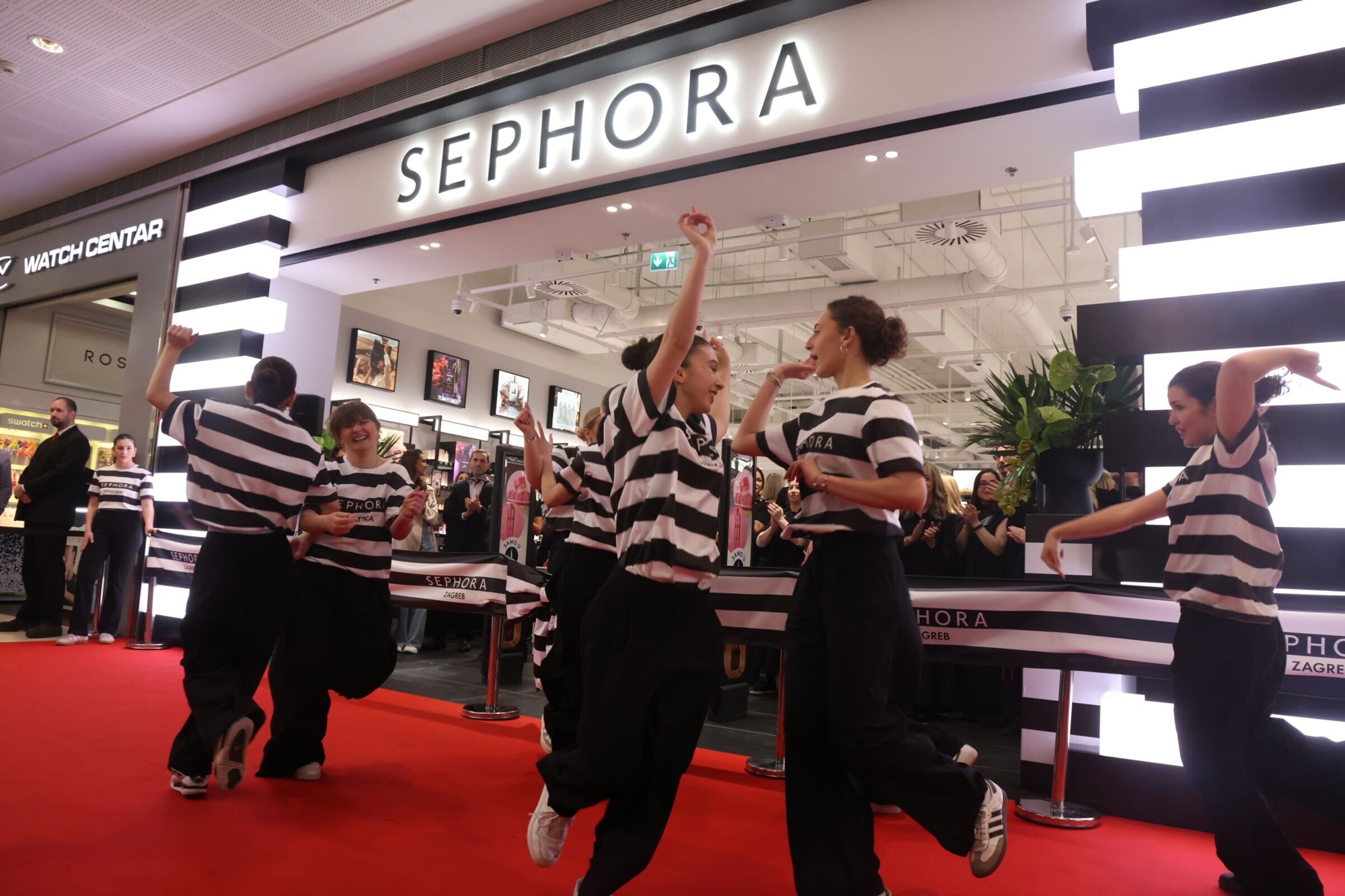 VELIKA GALERIJA Čekanje satima, bureci, zadaće... Kako je Hrvatska dočekala Sephoru