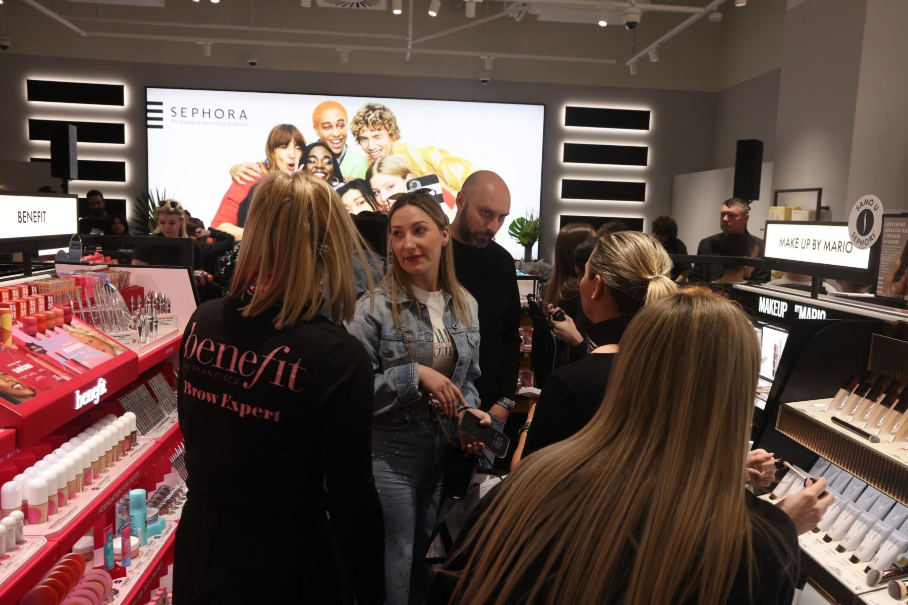 VELIKA GALERIJA Čekanje satima, bureci, zadaće... Kako je Hrvatska dočekala Sephoru