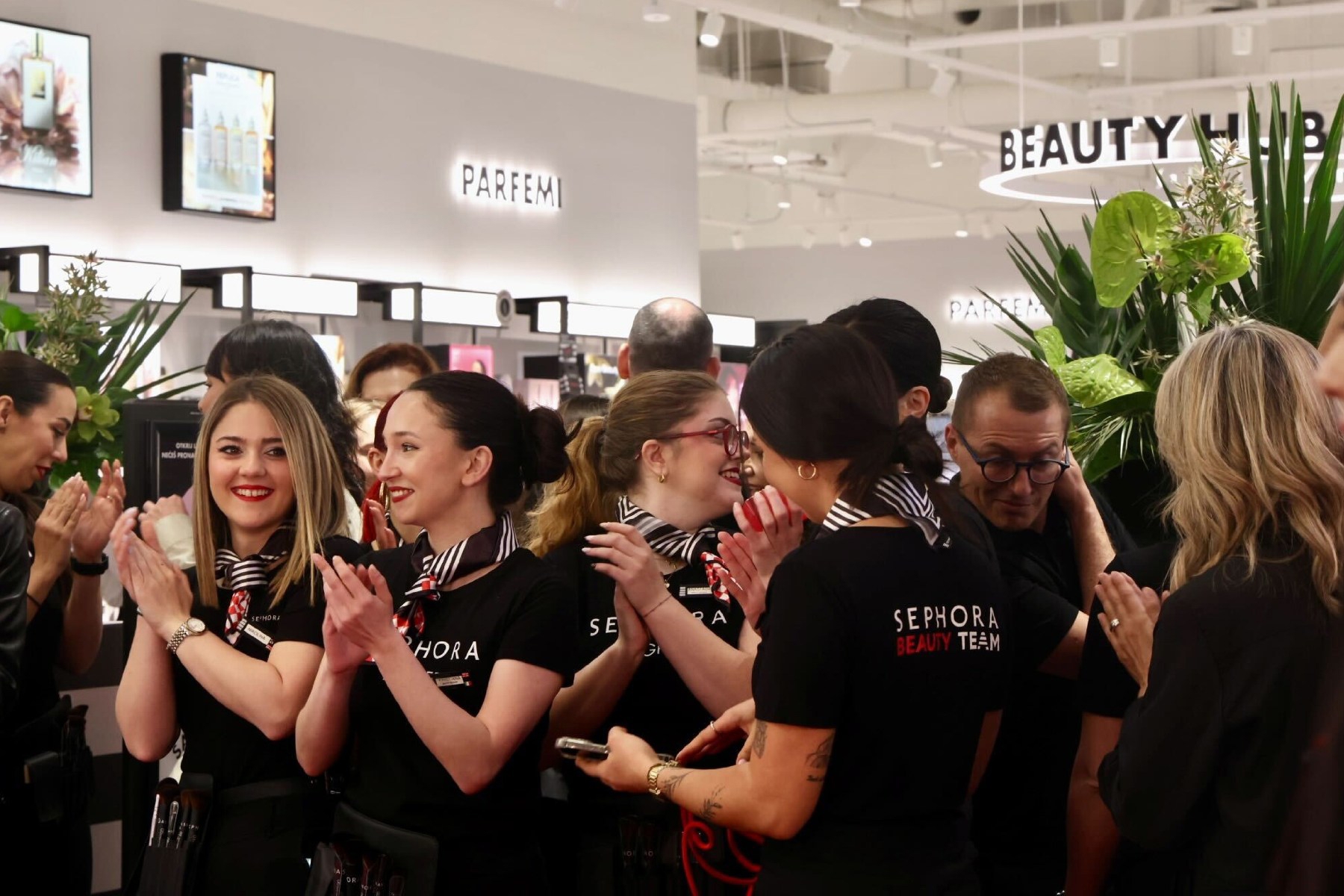 VELIKA GALERIJA Čekanje satima, bureci, zadaće... Kako je Hrvatska dočekala Sephoru