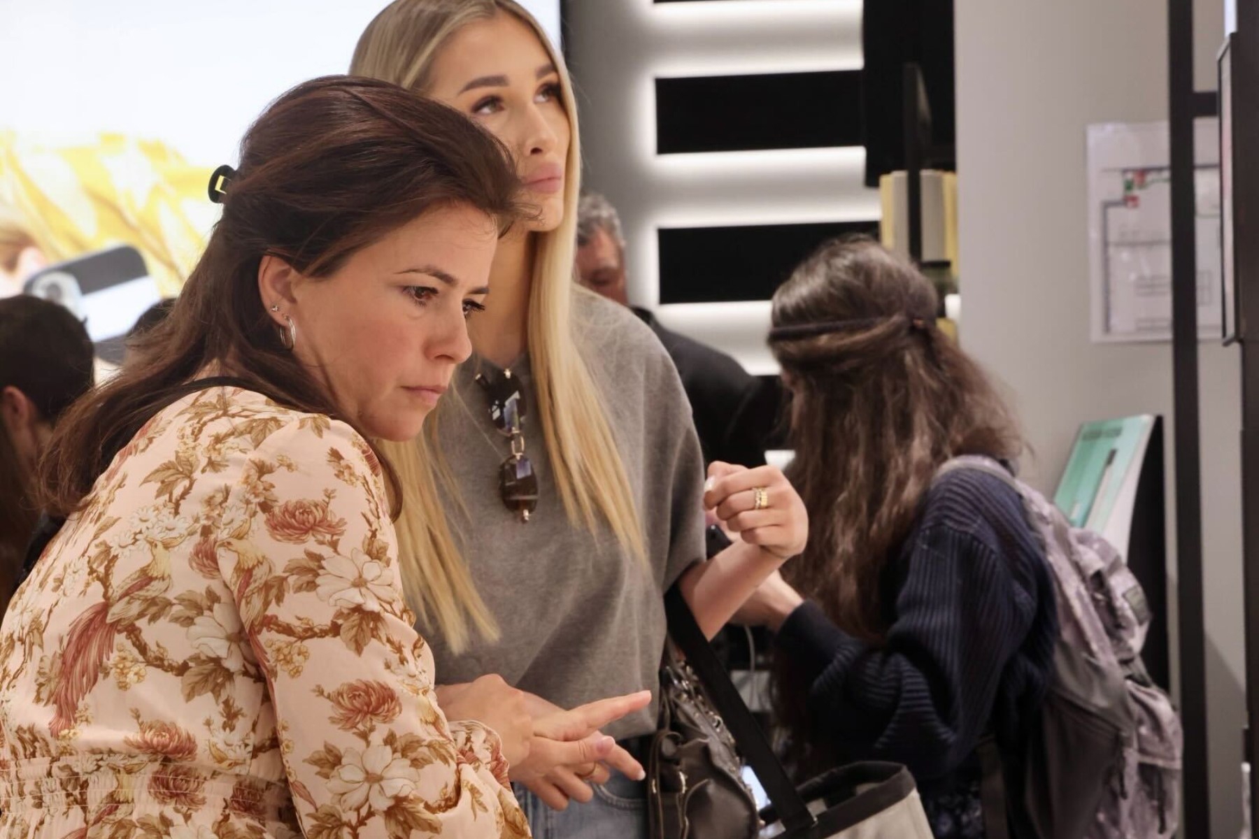 VELIKA GALERIJA Čekanje satima, bureci, zadaće... Kako je Hrvatska dočekala Sephoru