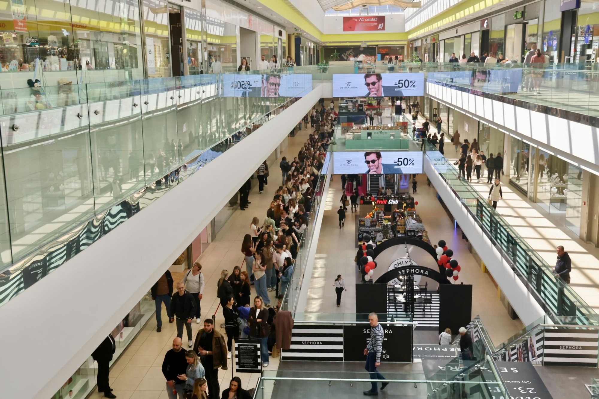 VELIKA GALERIJA Čekanje satima, bureci, zadaće... Kako je Hrvatska dočekala Sephoru