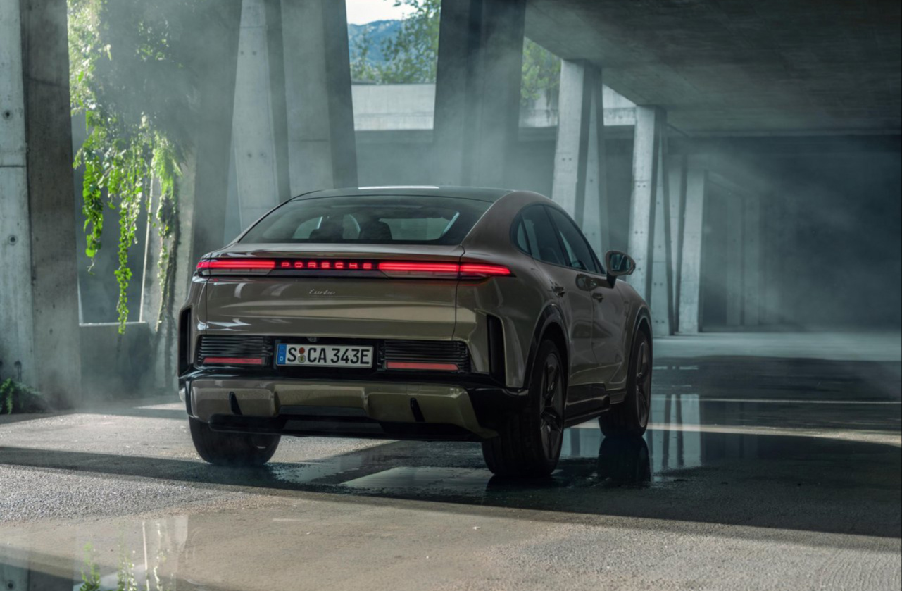 FOTO Električni Cayenne ubrzava kao 911, a može povesti cijelu obitelj i prikolicu