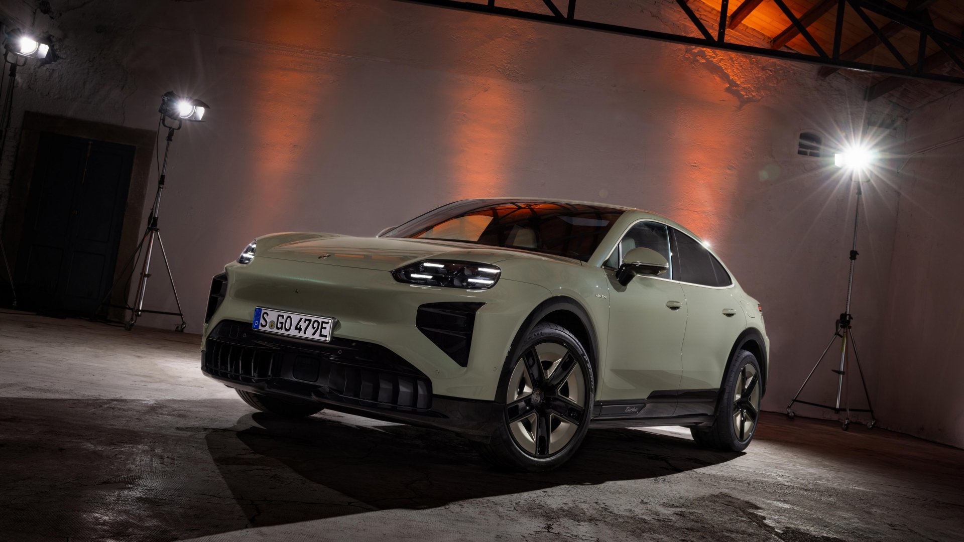 FOTO Električni Cayenne ubrzava kao 911, a može povesti cijelu obitelj i prikolicu