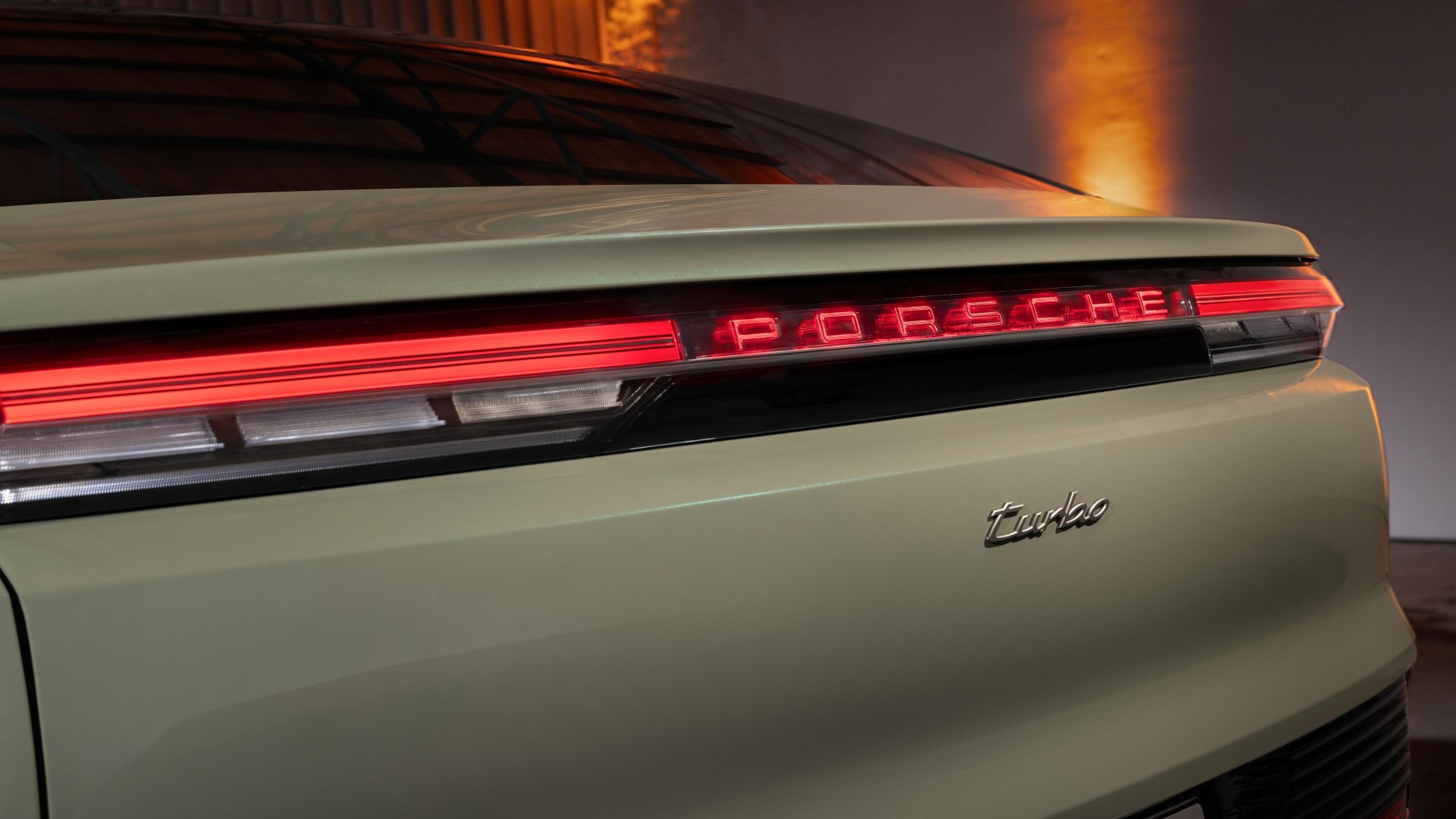 FOTO Električni Cayenne ubrzava kao 911, a može povesti cijelu obitelj i prikolicu