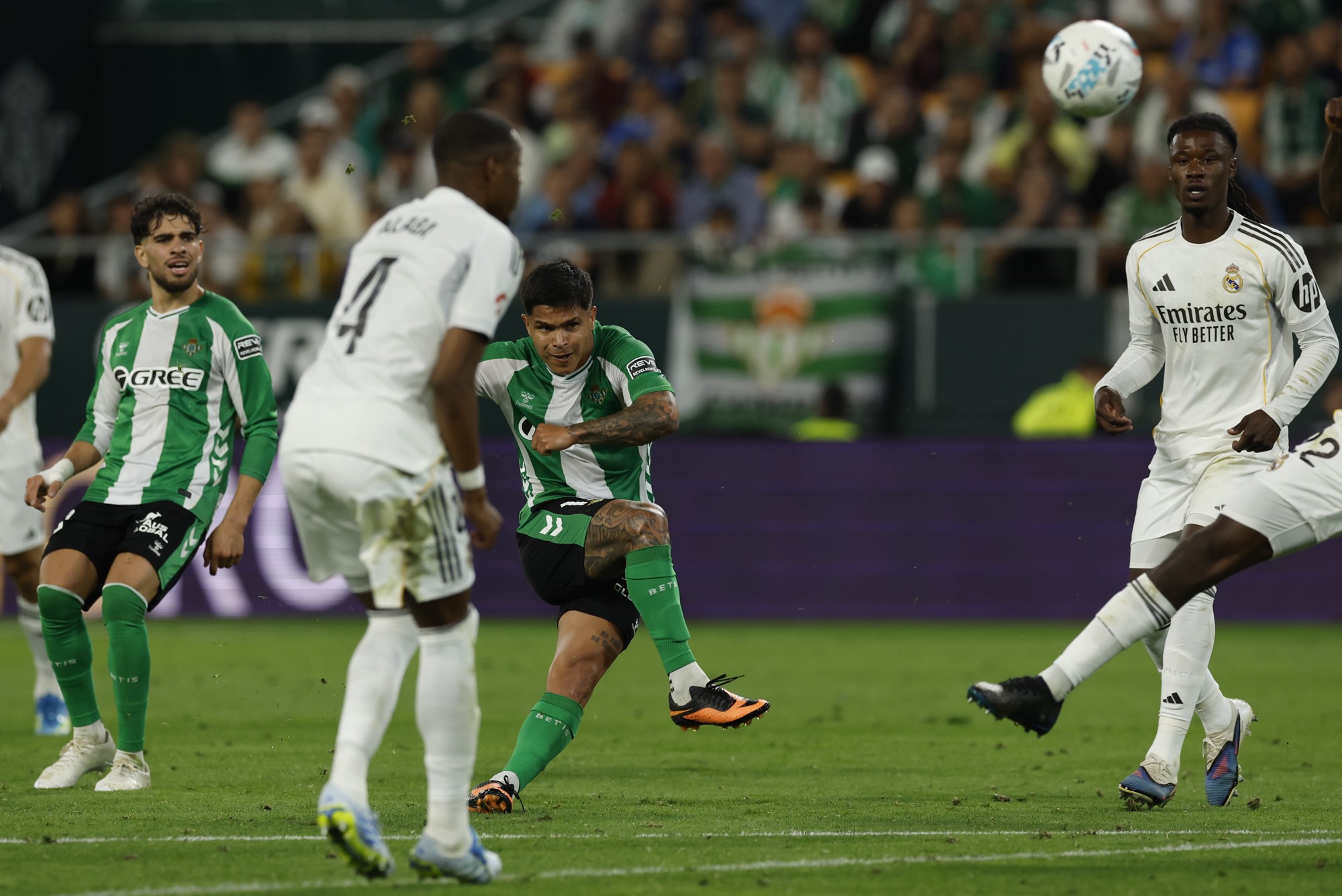 VIDEO Betis šokirao Real u 94. minuti i pogurao Barcelonu prema naslovu prvaka