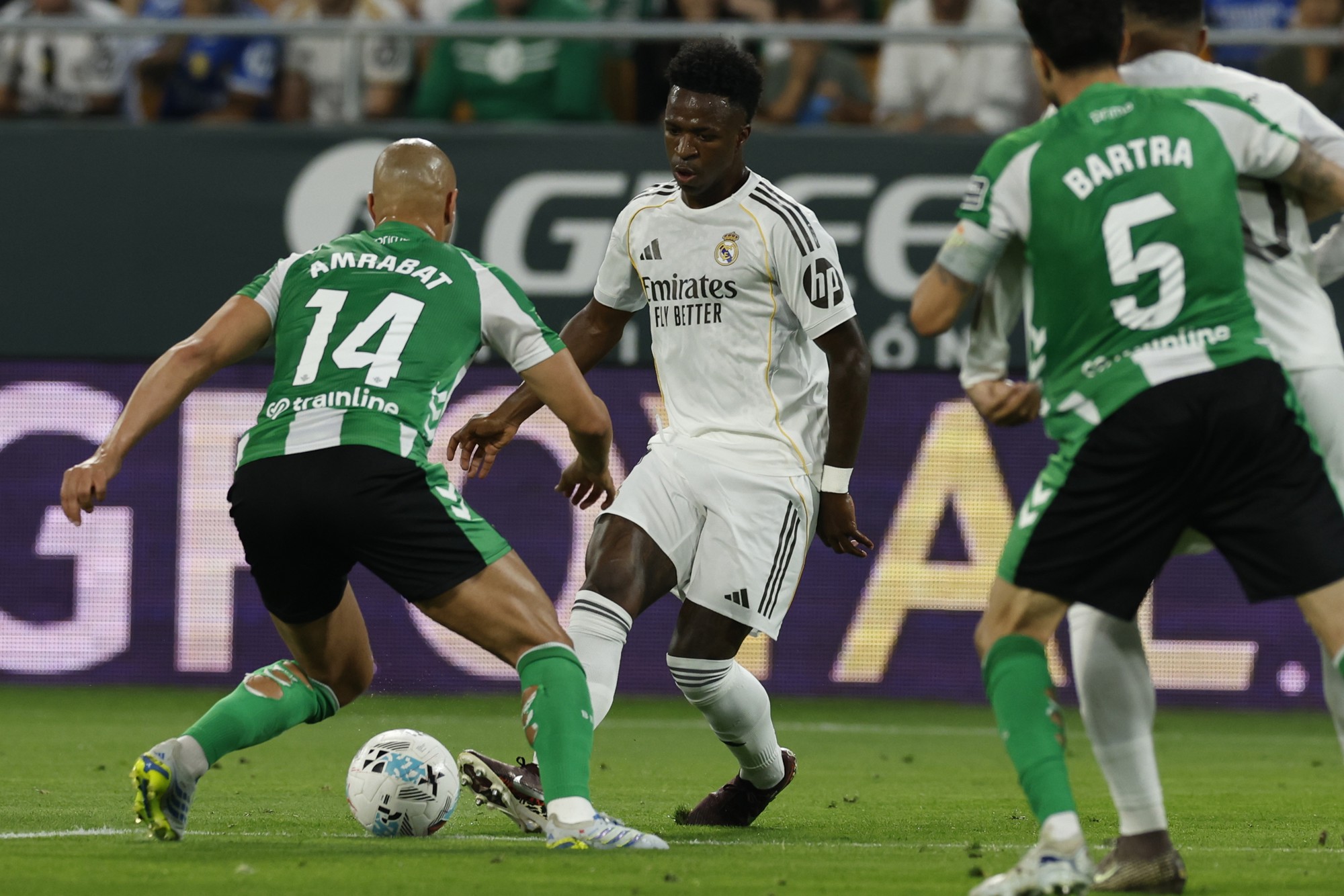 VIDEO Betis šokirao Real u 94. minuti i pogurao Barcelonu prema naslovu prvaka