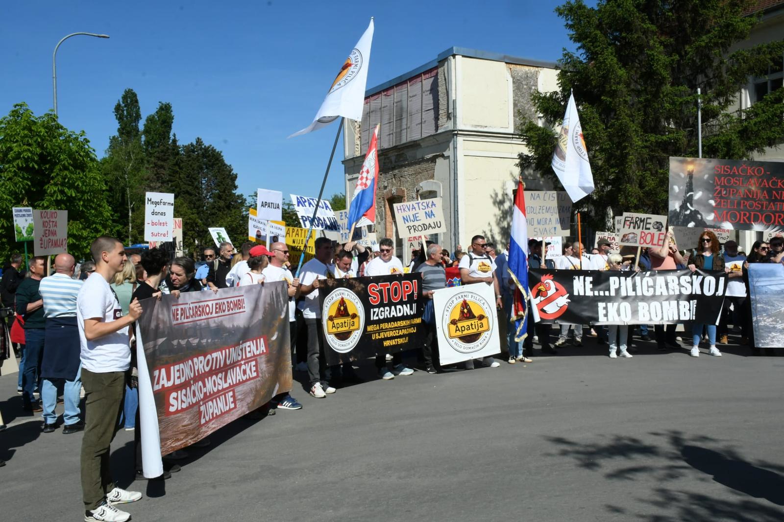 Prosvjed u Sisku protiv megafarmi i klaonica. "Nije gotovo dok nije gotovo"
