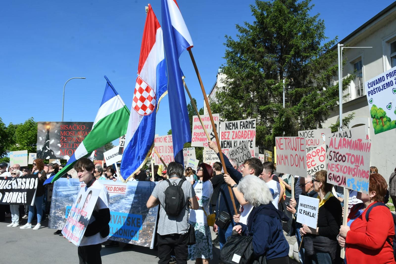 Prosvjed u Sisku protiv megafarmi i klaonica. "Nije gotovo dok nije gotovo"