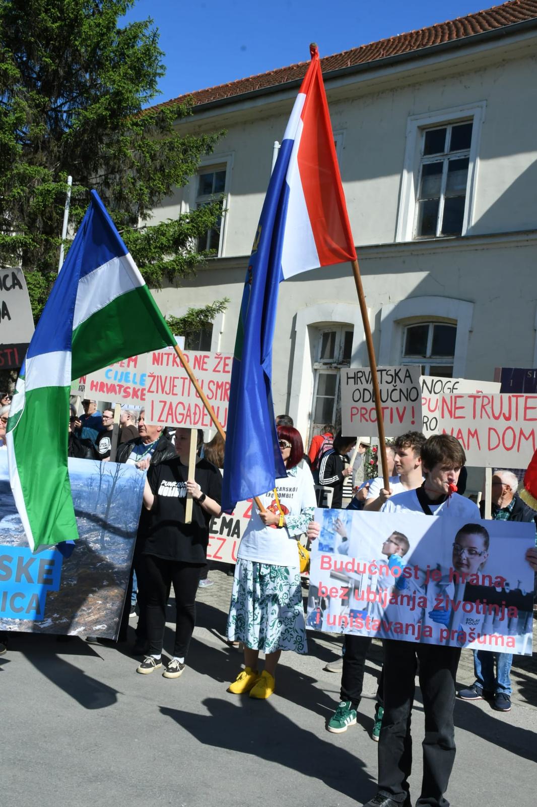 Prosvjed u Sisku protiv megafarmi i klaonica. "Nije gotovo dok nije gotovo"