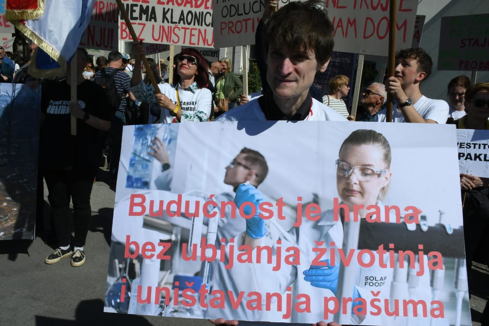 Prosvjed u Sisku protiv megafarmi i klaonica. "Nije gotovo dok nije gotovo"