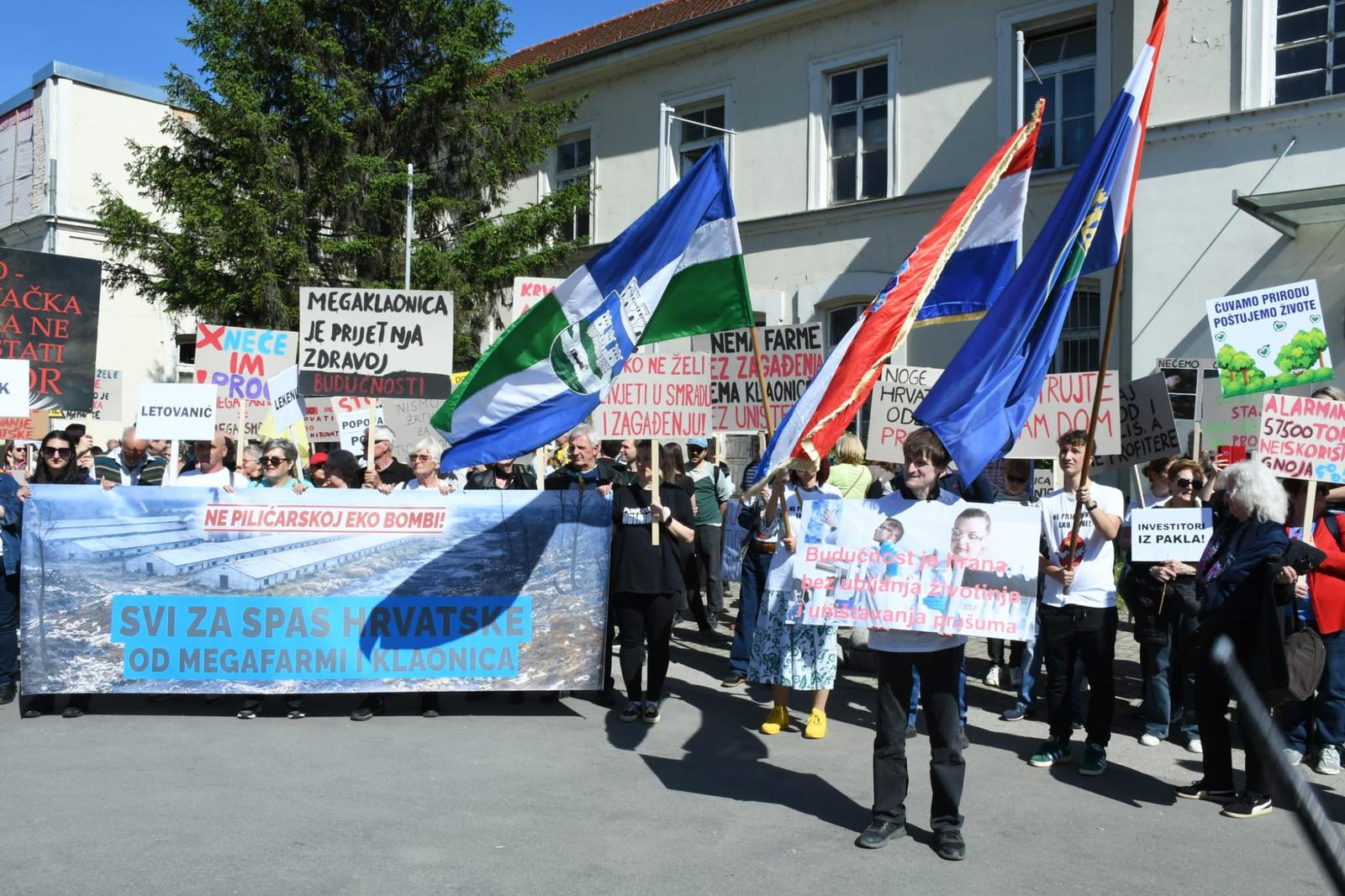 Prosvjed u Sisku protiv megafarmi i klaonica. "Nije gotovo dok nije gotovo"
