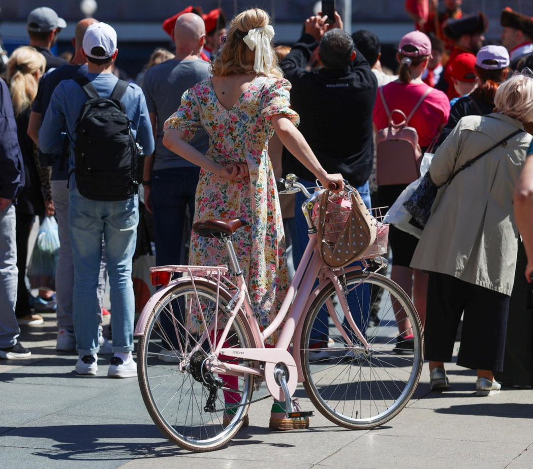 Zagreb je danas izgledao kao da je srpanj: Centrom zavladale minice i topovi