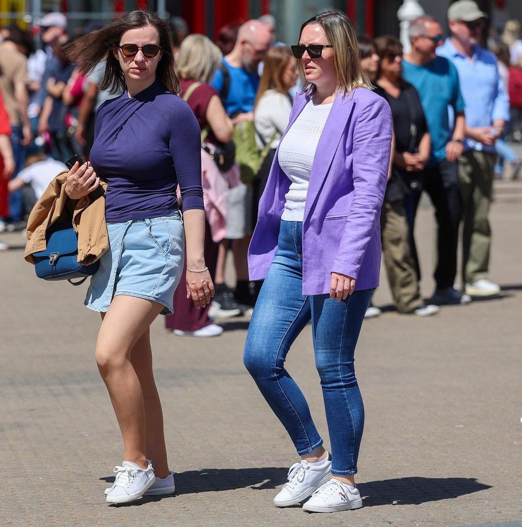 Zagreb je danas izgledao kao da je srpanj: Centrom zavladale minice i topovi